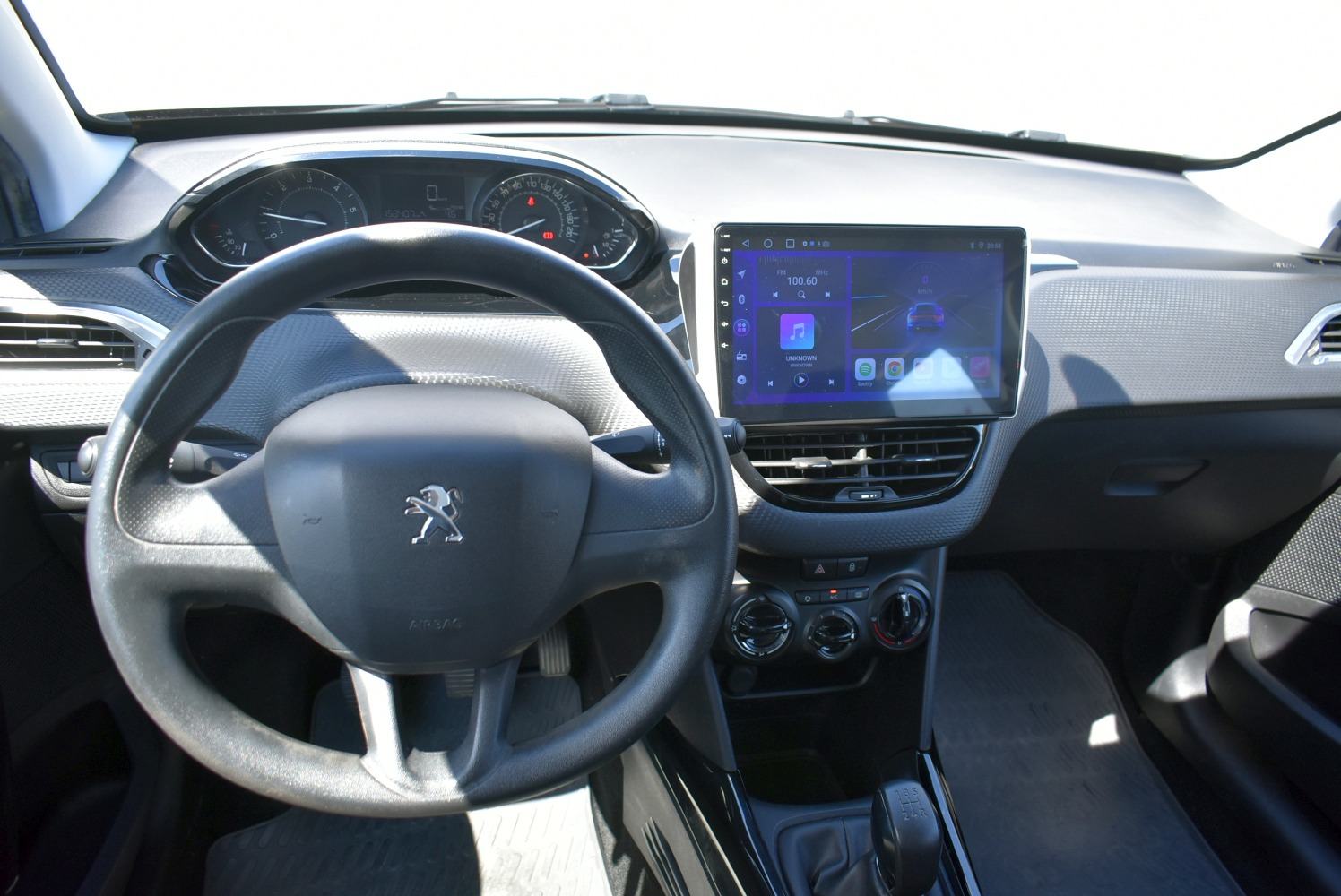 Peugeot 2008 1.6 HDI Access *HR* SERVISNA,NAVIGACIJA, JAMSTVO*, fotografija 4