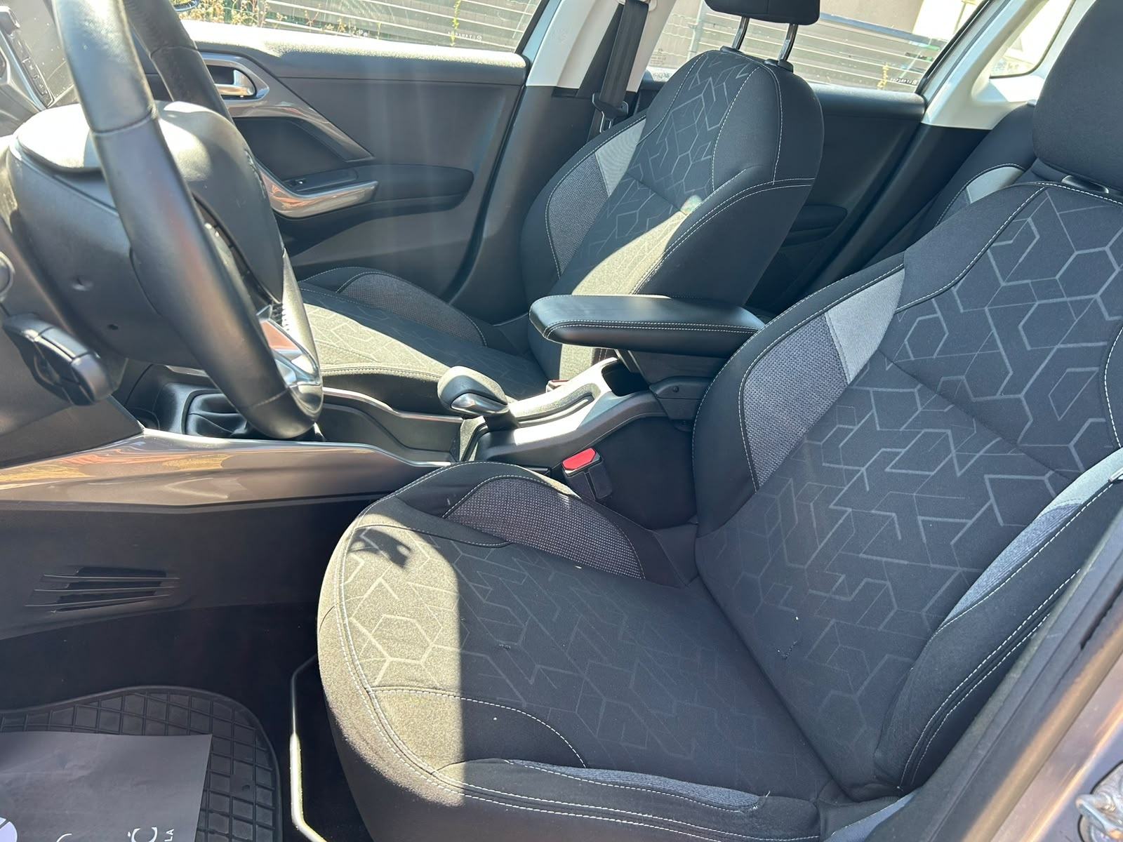 Peugeot 2008 1,6 HDI, redizajn 2017.g, 100ks, EURO VI, fotografija 9