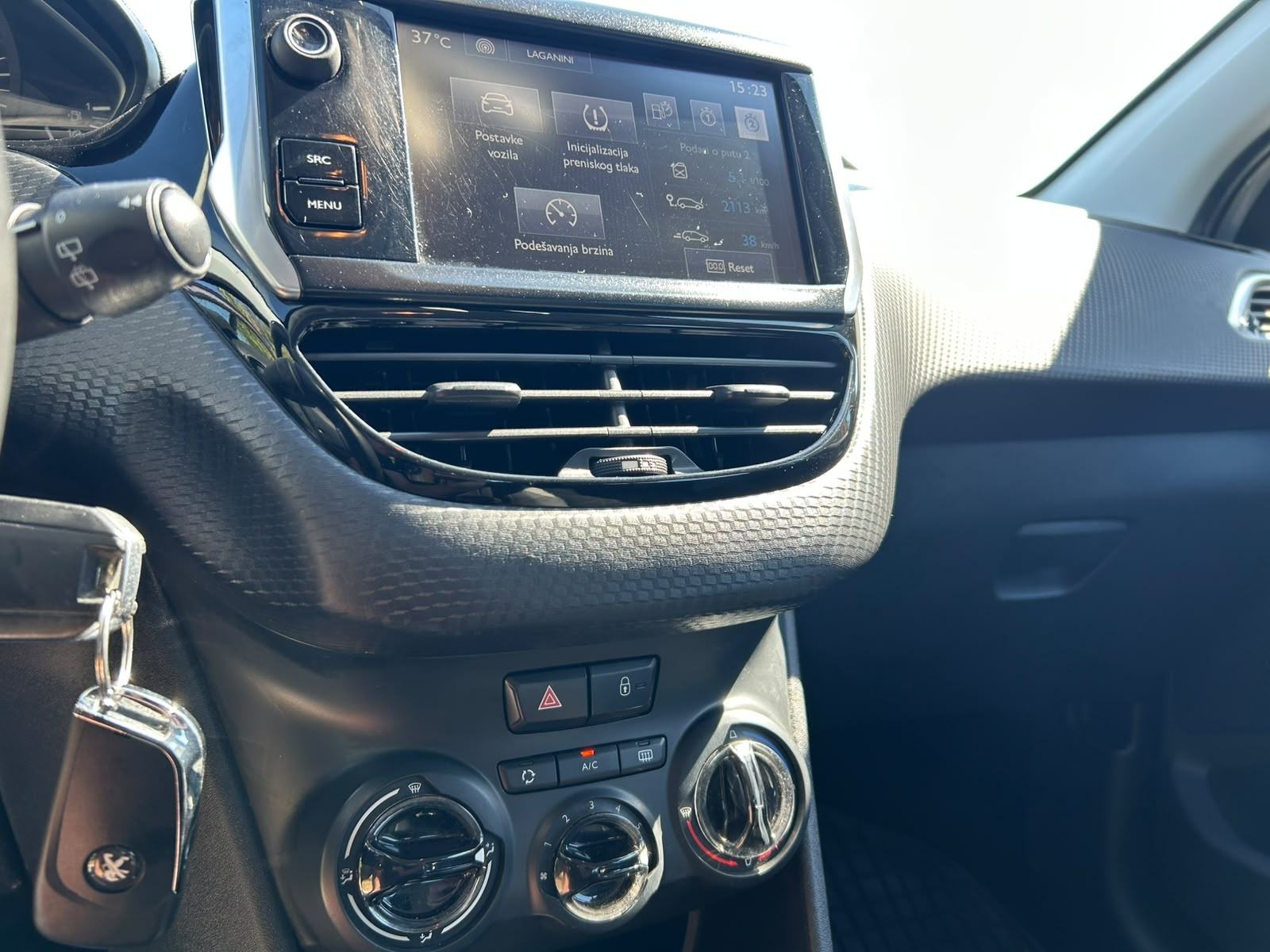 Peugeot 2008 1,6 HDI, redizajn 2017.g, 100ks, EURO VI, fotografija 12