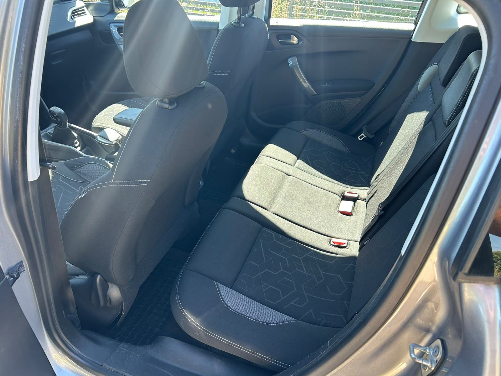Peugeot 2008 1,6 HDI, redizajn 2017.g, 100ks, EURO VI, fotografija 13