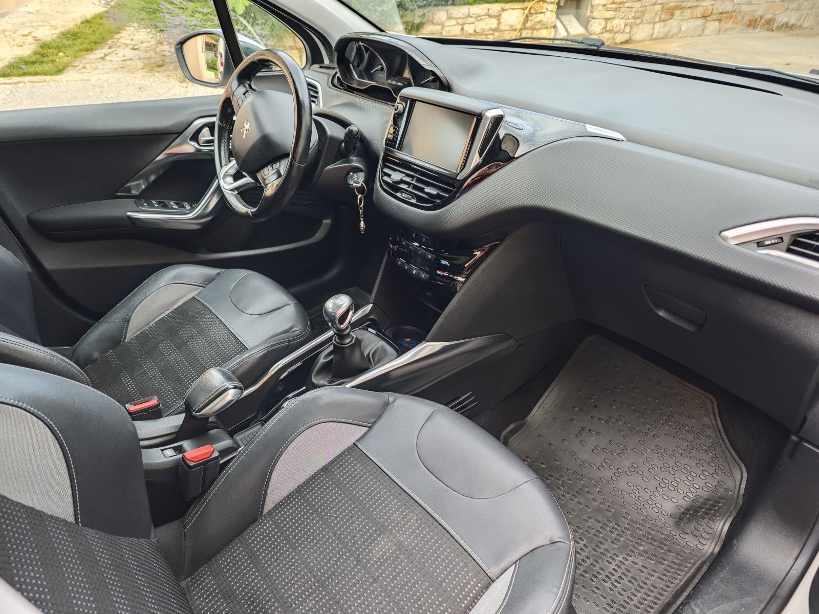 Peugeot 2008 1.6 HDi, fotografija 4