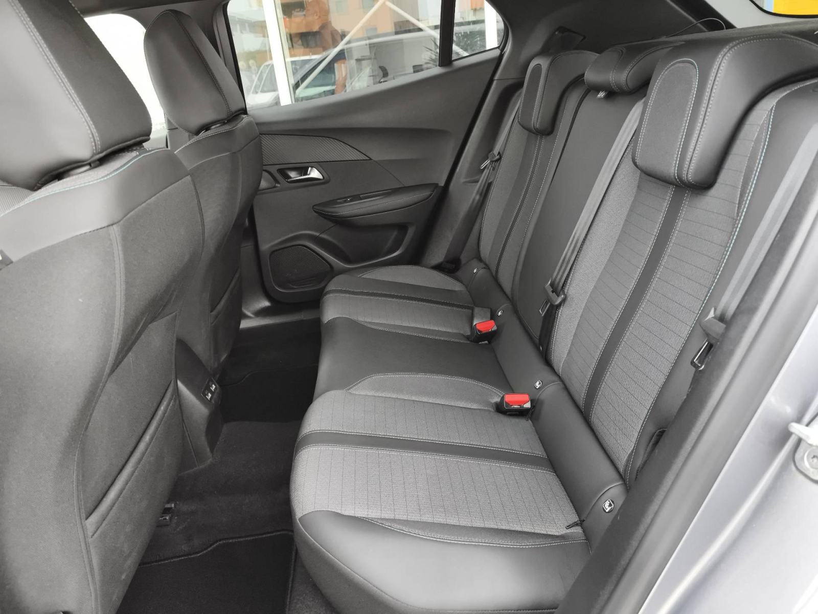 Peugeot 2008 Allure 1.2 Turbo 74kW - 1 godina garancije!, fotografija 9