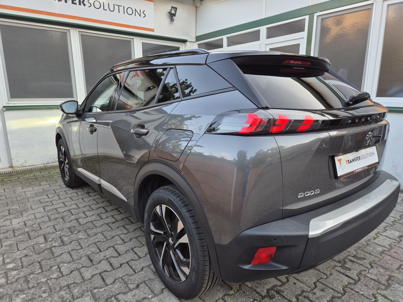 Peugeot 2008 Allure Pack 1,2 PureTech 100, fotografija 2