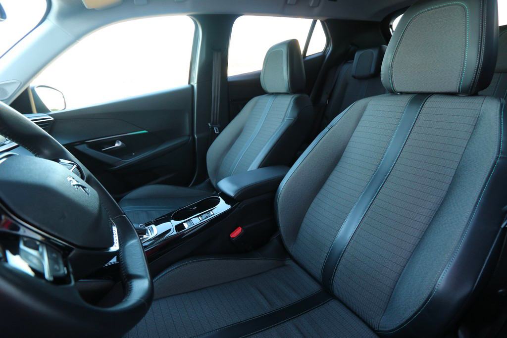 Peugeot 2008 BlueHDI 130 KS Tiptronik Allure Sport -Full LED-, fotografija 6