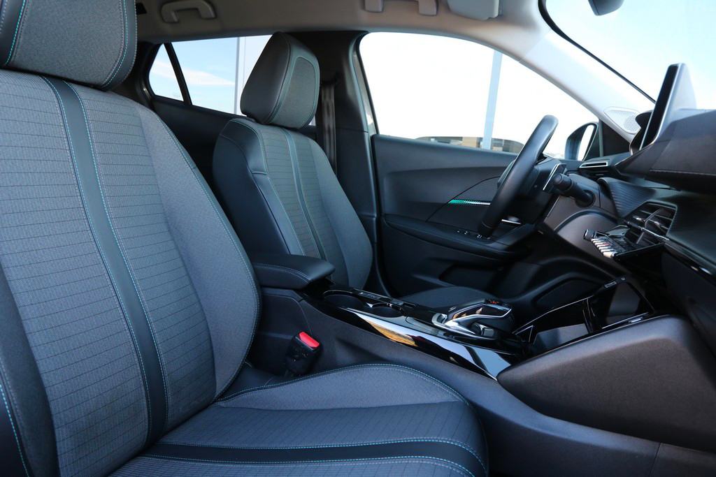 Peugeot 2008 BlueHDI 130 KS Tiptronik Allure Sport -Full LED-, fotografija 7