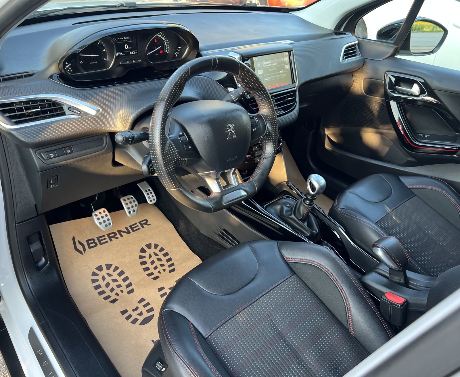 Peugeot 2008 GT LINE 1.6 BlueHDI, 120ks, 2016., samo 87tkm, PERLA, TOP, fotografija 12