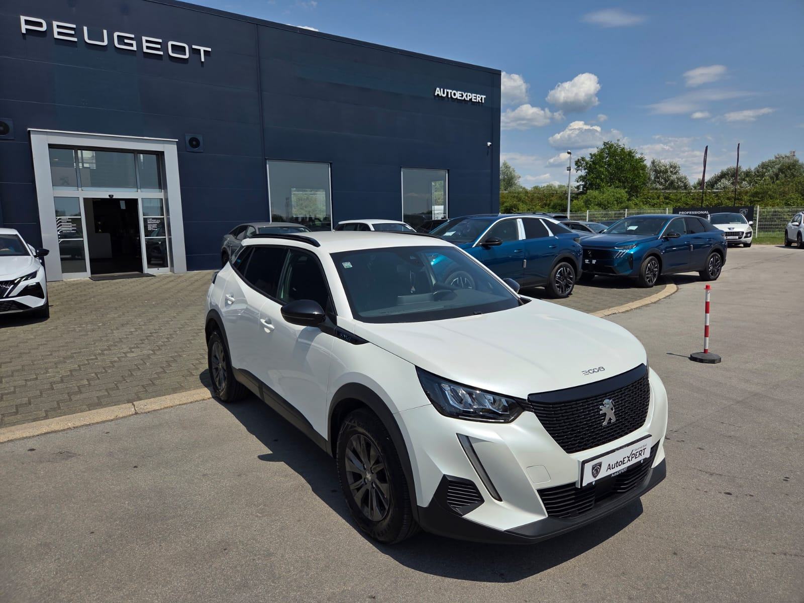 PEUGEOT 2008 STYLE 1,2 PURETECH 130 KS,AUTOMATIK, ODLIČAN, ...., fotografija 1