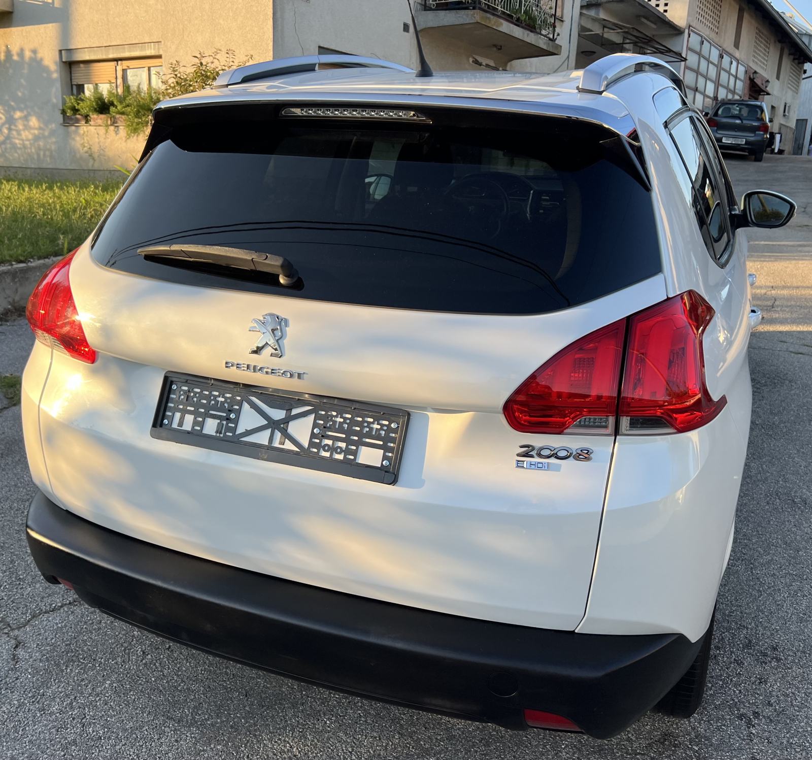 Peugeot 2008 Style 1.6eHDi, 2014.god, samo 79tkm, PERLA, LED, TOP, fotografija 6