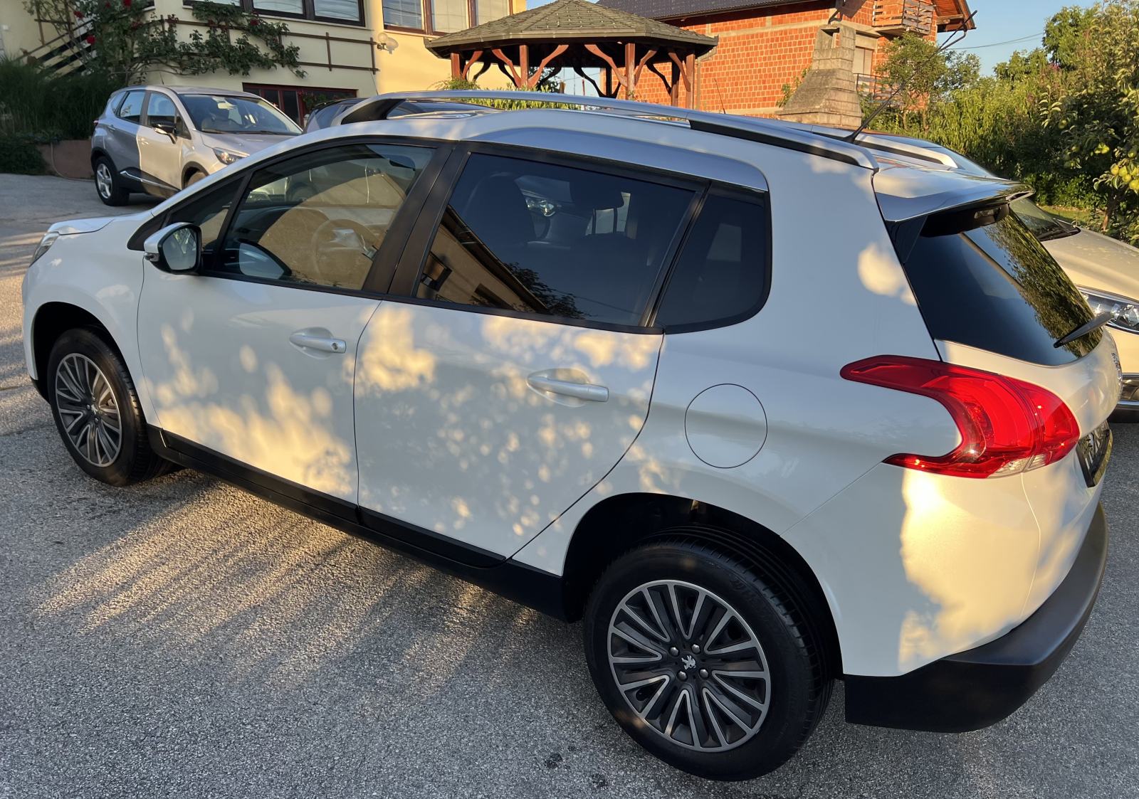 Peugeot 2008 Style 1.6eHDi, 2014.god, samo 79tkm, PERLA, LED, TOP, fotografija 4