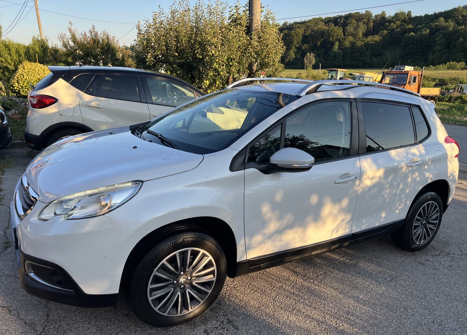 Peugeot 2008 Style 1.6eHDi, 2014.god, samo 79tkm, PERLA, LED, TOP, fotografija 3