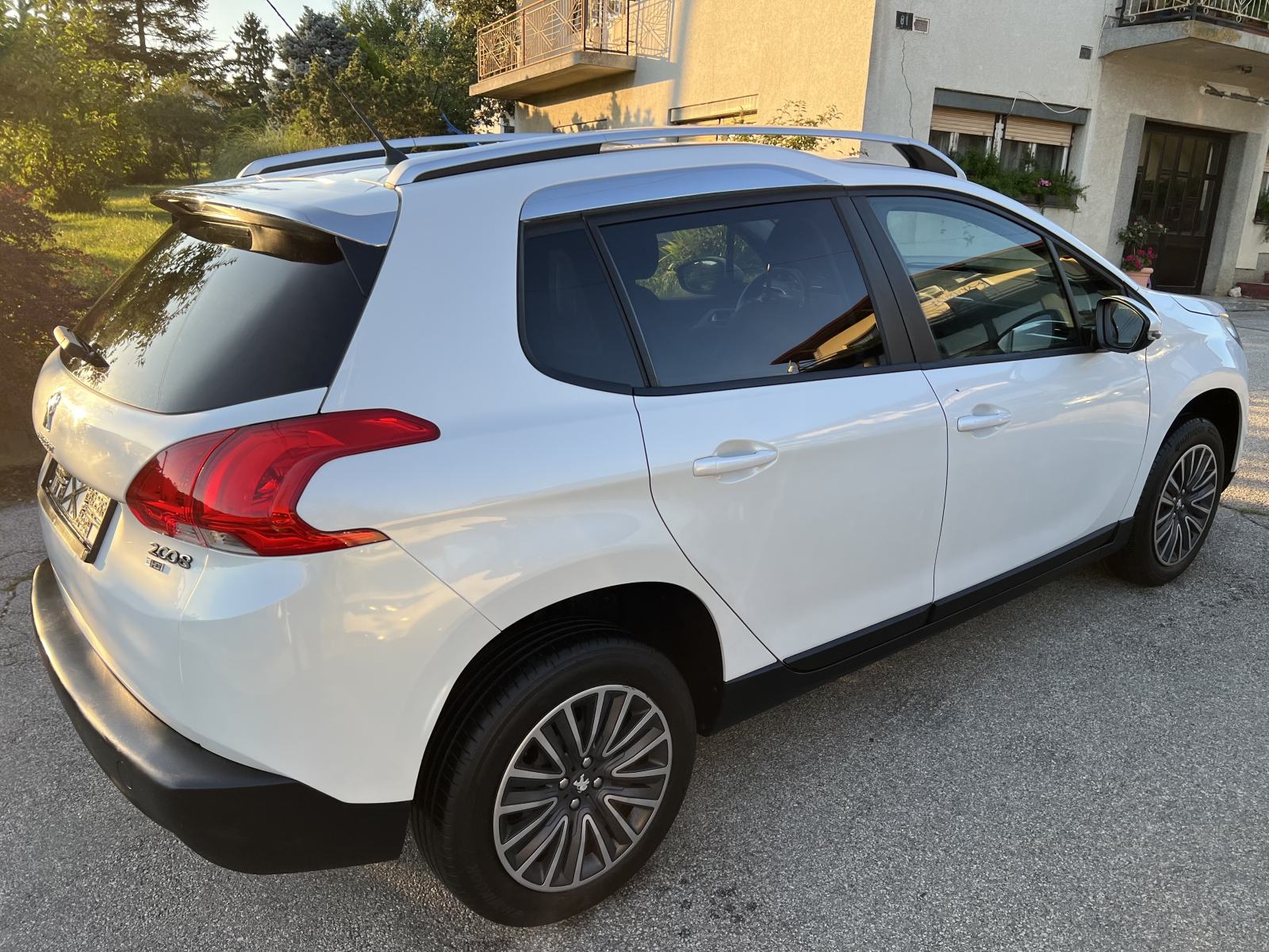 Peugeot 2008 Style 1.6eHDi, 2014.god, samo 79tkm, PERLA, LED, TOP, fotografija 7