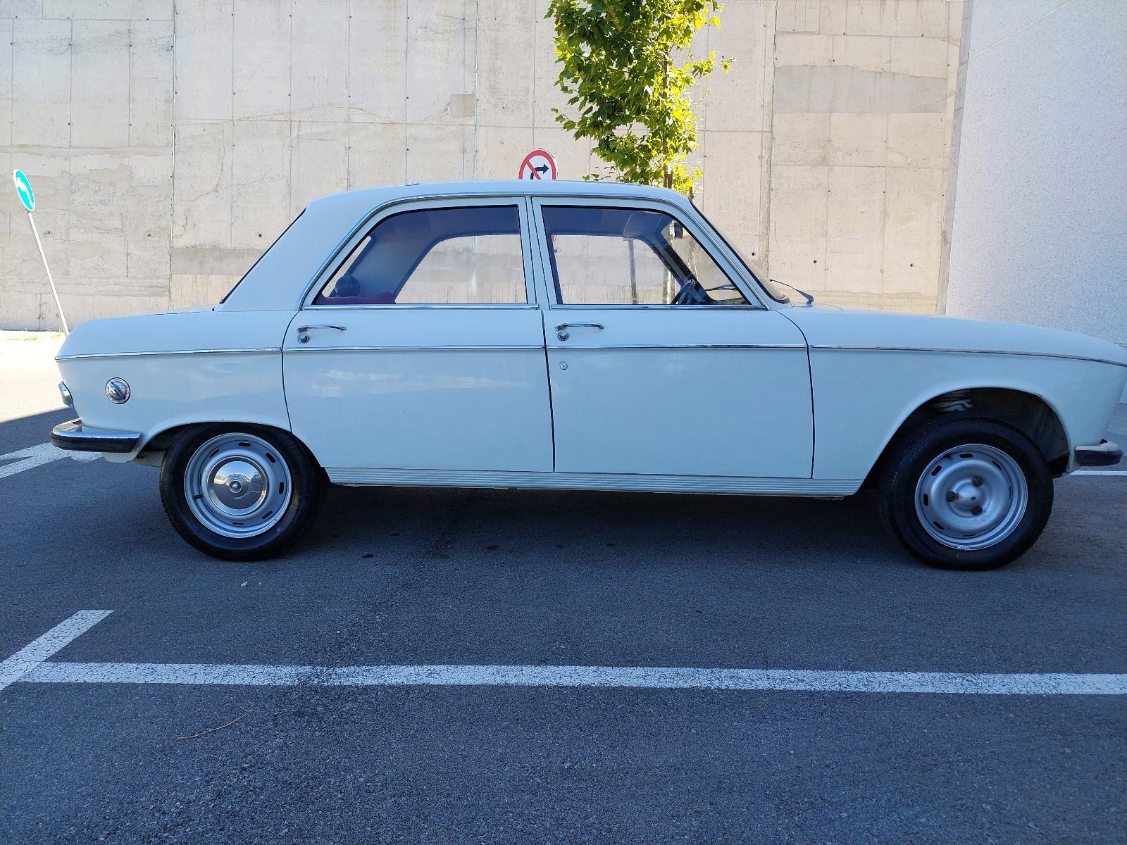 Peugeot 204 1100 **Oldtimer**, pogled izvana - slika 5