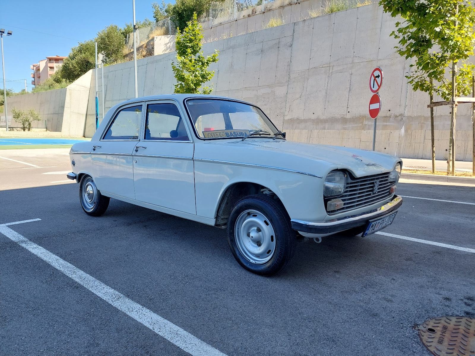 Peugeot 204 1100 **Oldtimer**, pogled izvana - slika 4