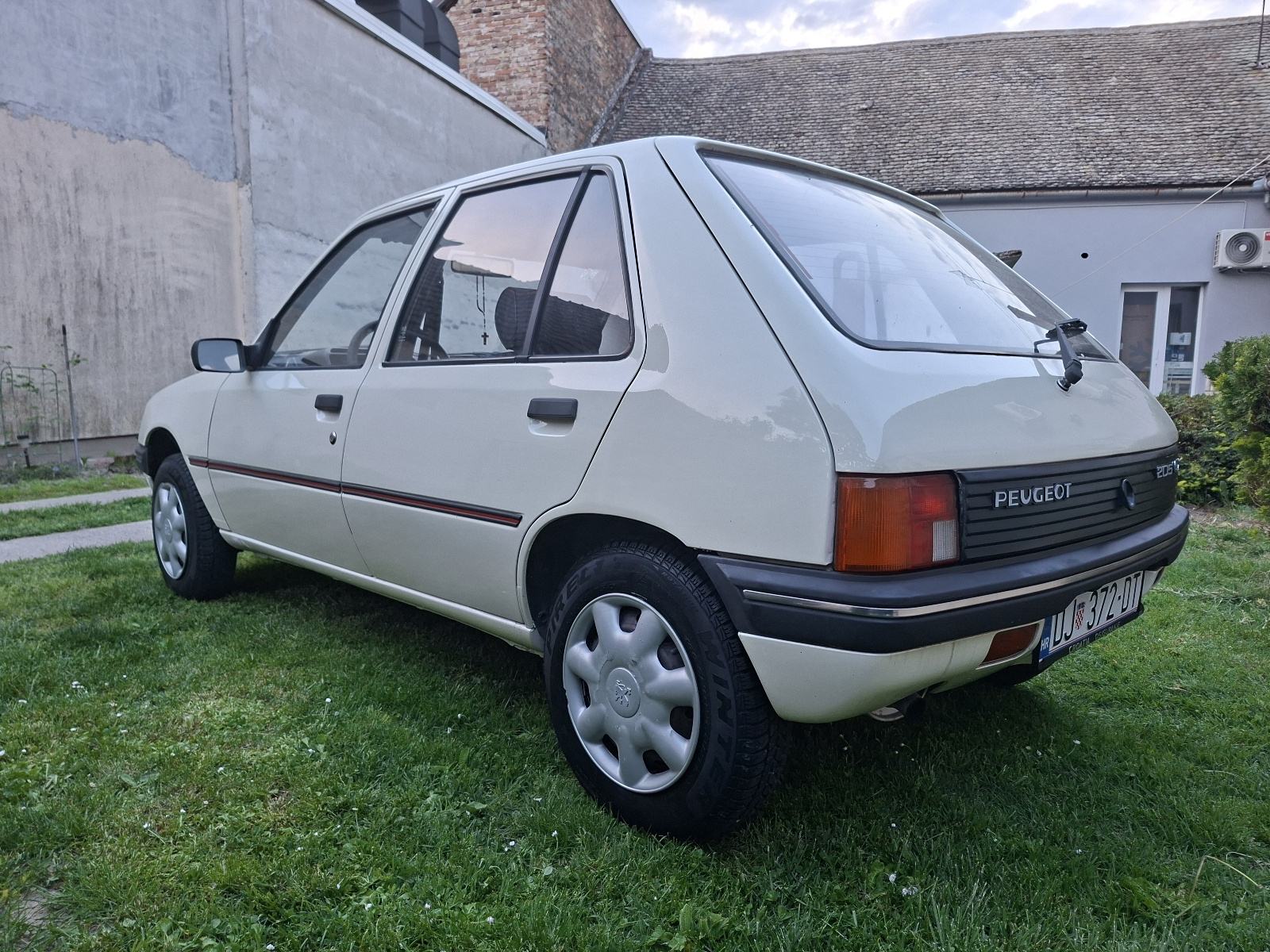 PEUGEOT 205 1.1 BENZIN, GARAẒ̌IRAN, LIJEPO OČUVAN, ISPRAVAN!, fotografija 6