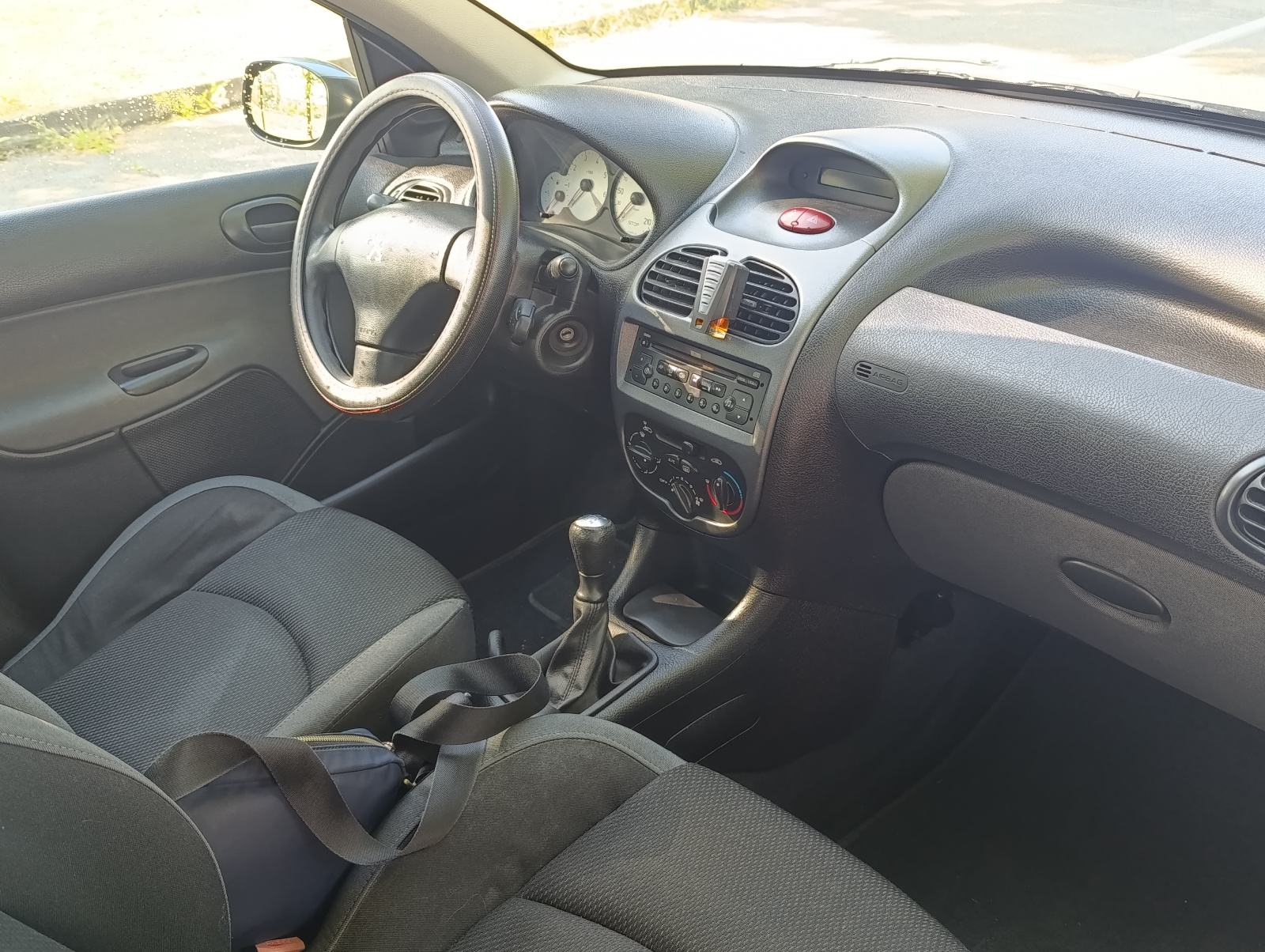 Peugeot 206 1,4i, samo 90.000 km, registriran godinu dana, fotografija 10