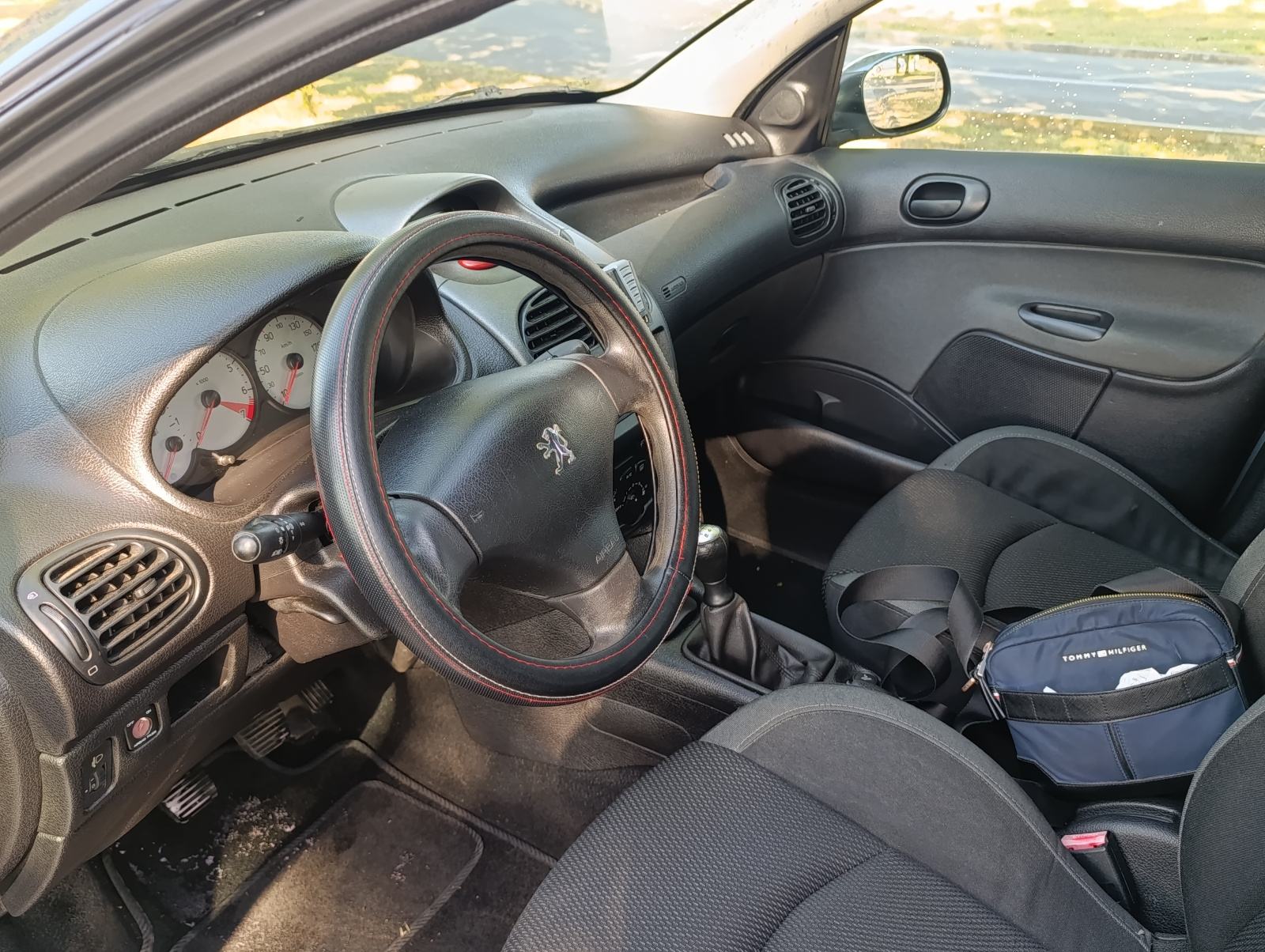 Peugeot 206 1,4i, samo 90.000 km, registriran godinu dana, fotografija 8