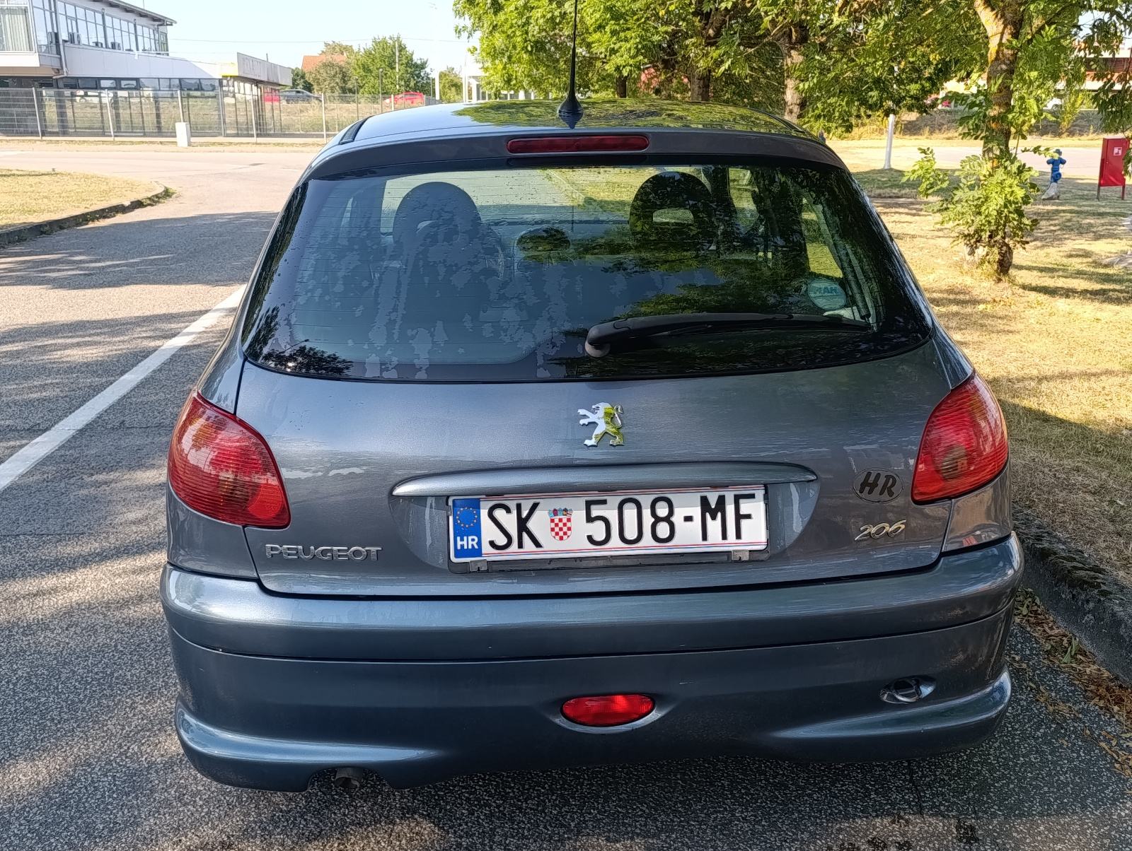 Peugeot 206 1,4i, samo 90.000 km, registriran godinu dana, fotografija 12