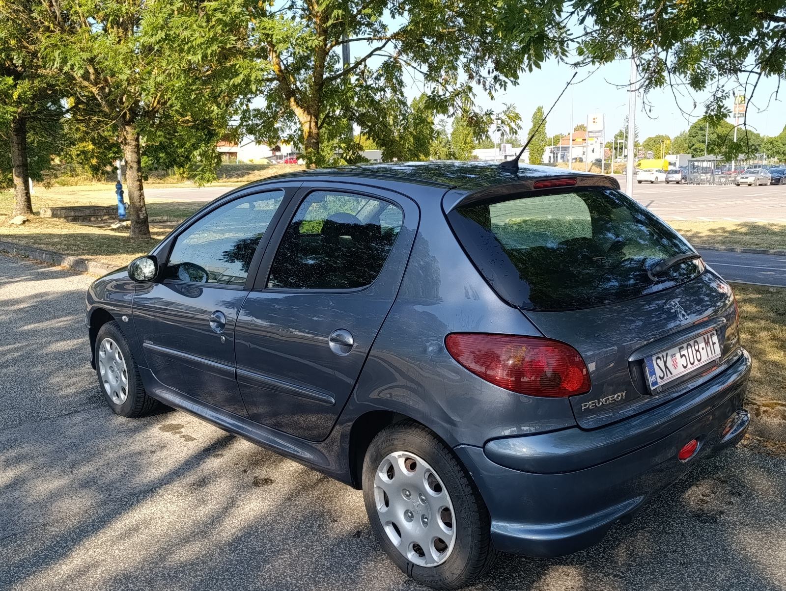 Peugeot 206 1,4i, samo 90.000 km, registriran godinu dana, fotografija 13