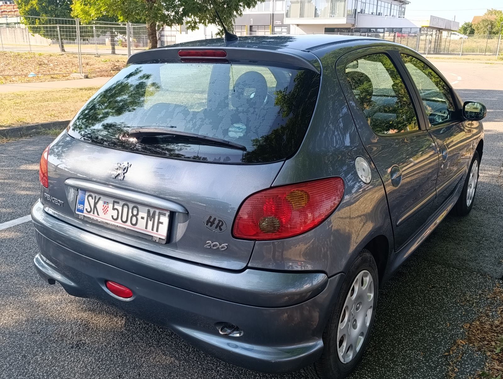 Peugeot 206 1,4i, samo 90.000 km, registriran godinu dana, fotografija 14