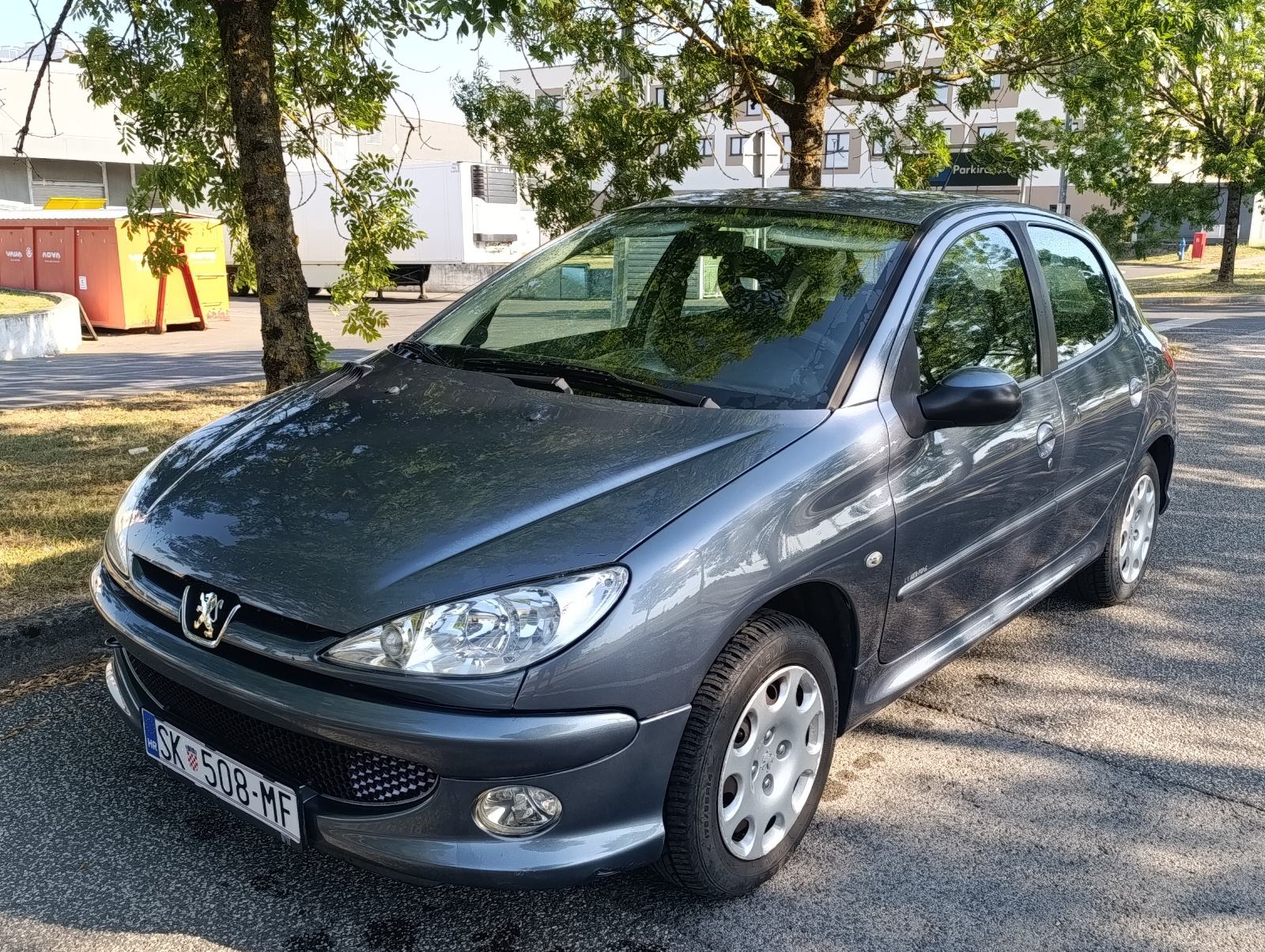 Peugeot 206 1,4i, samo 90.000 km, registriran godinu dana, fotografija 15