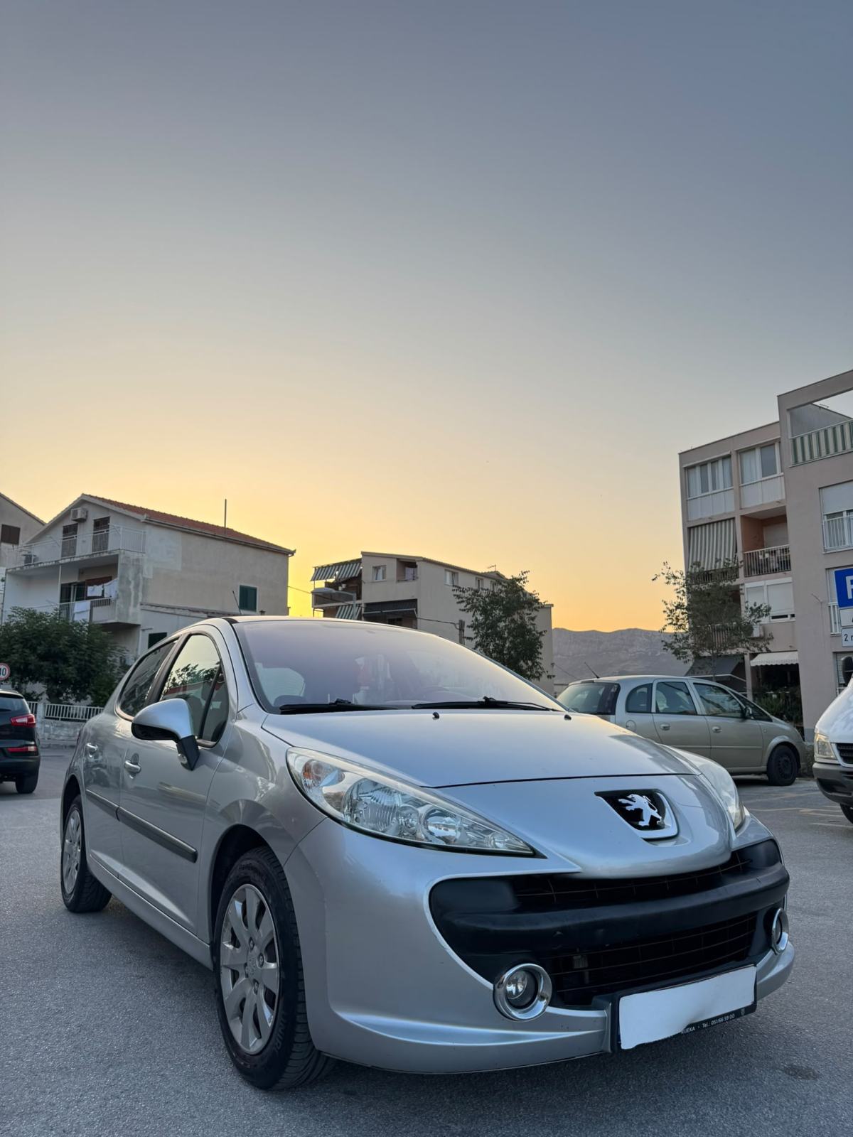 Peugeot 207 1,4 16V Hr auto 150tkm orig servisna knjiga, fotografija 3