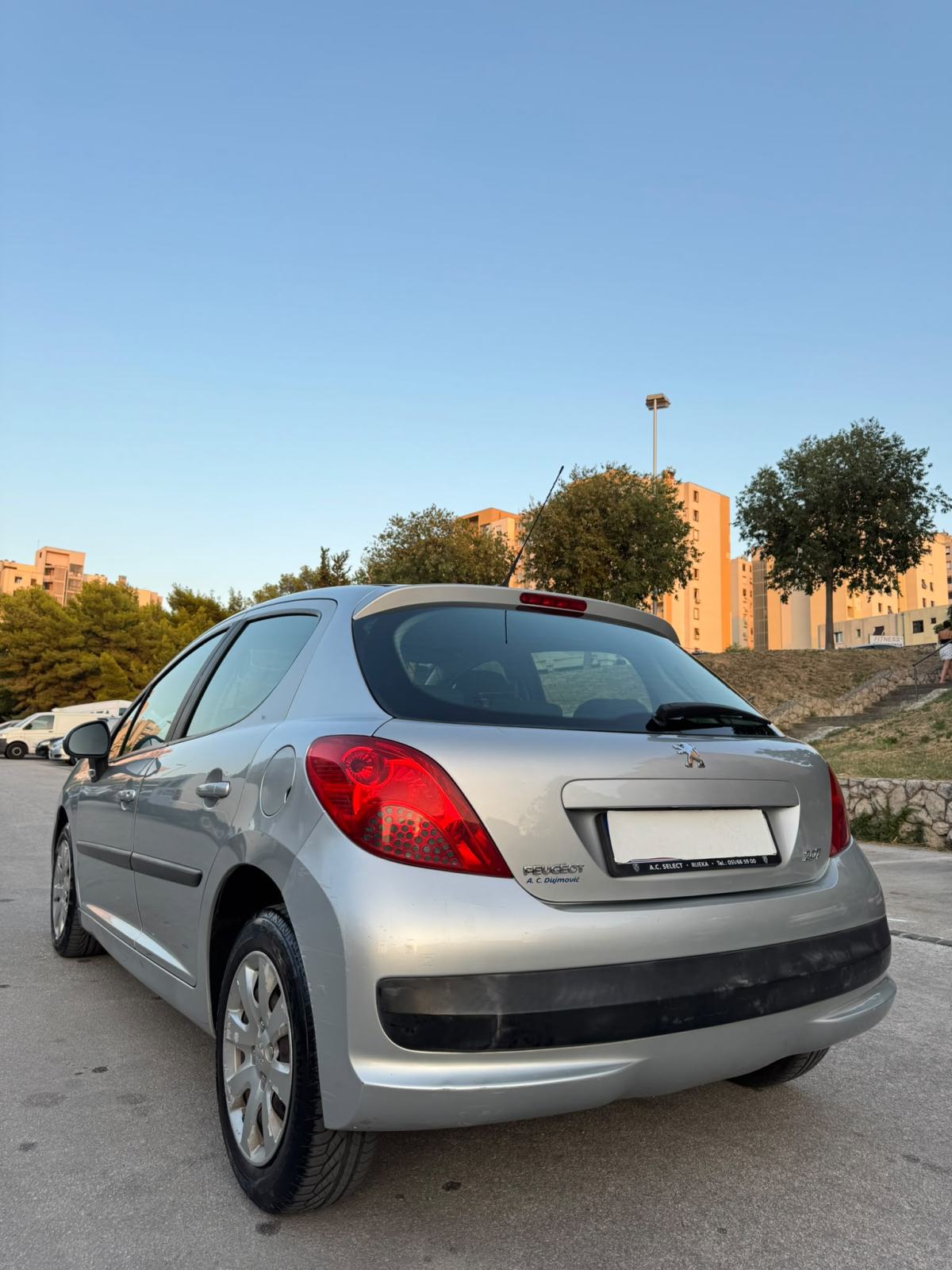 Peugeot 207 1,4 16V Hr auto 150tkm orig servisna knjiga, fotografija 6