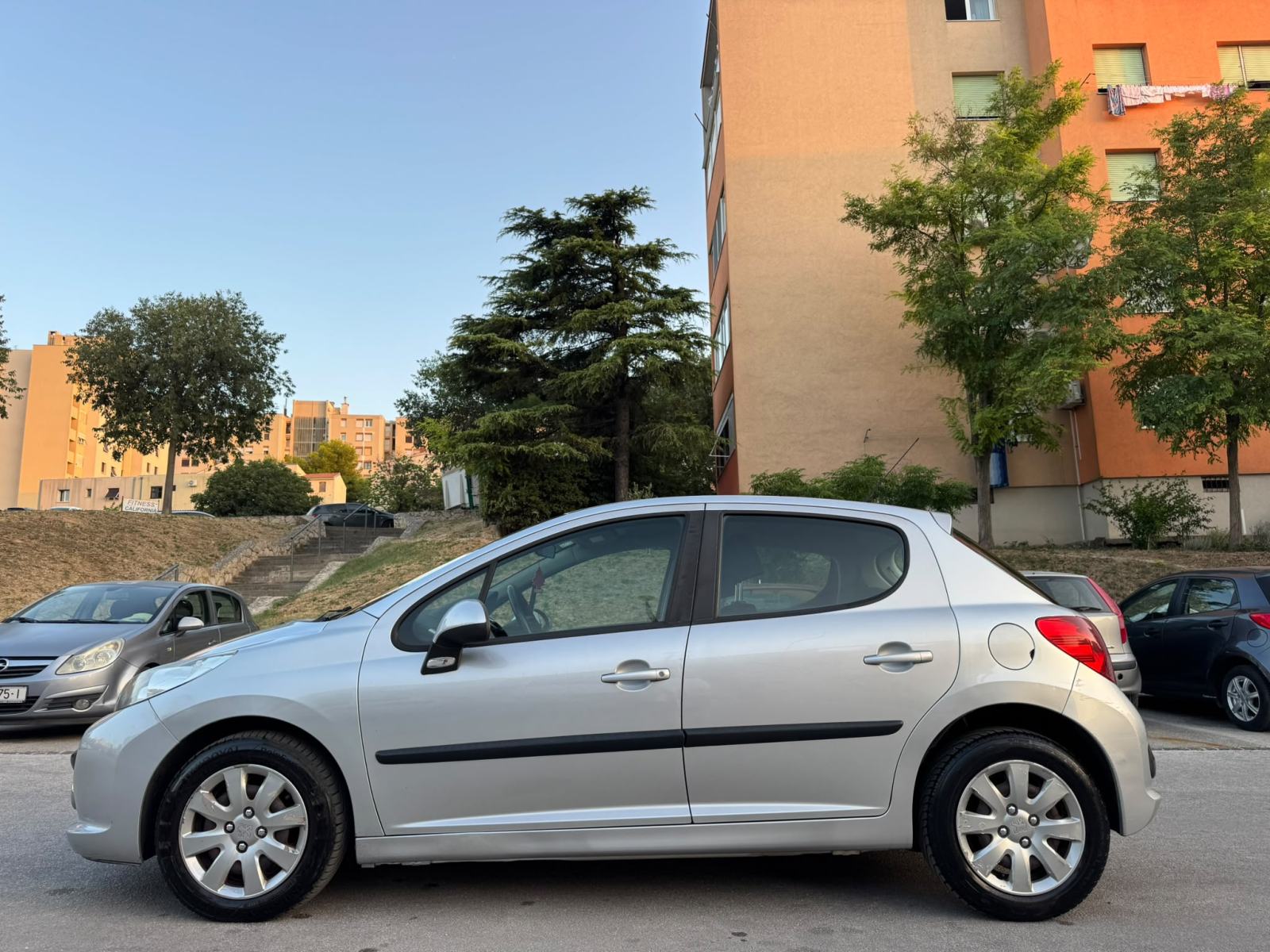 Peugeot 207 1,4 16V Hr auto 150tkm orig servisna knjiga, fotografija 5