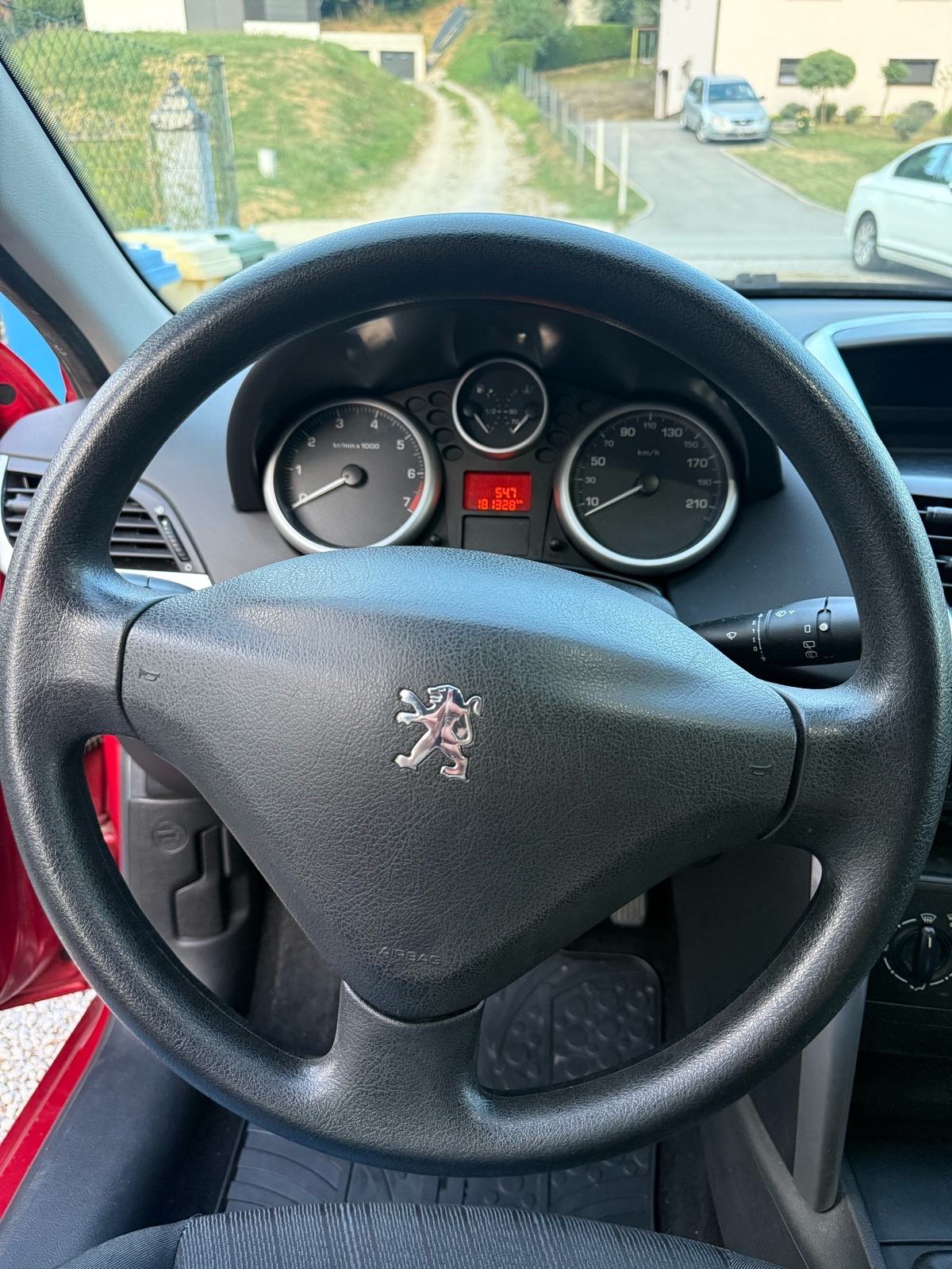 Peugeot 207 1,4 8V, fotografija 11