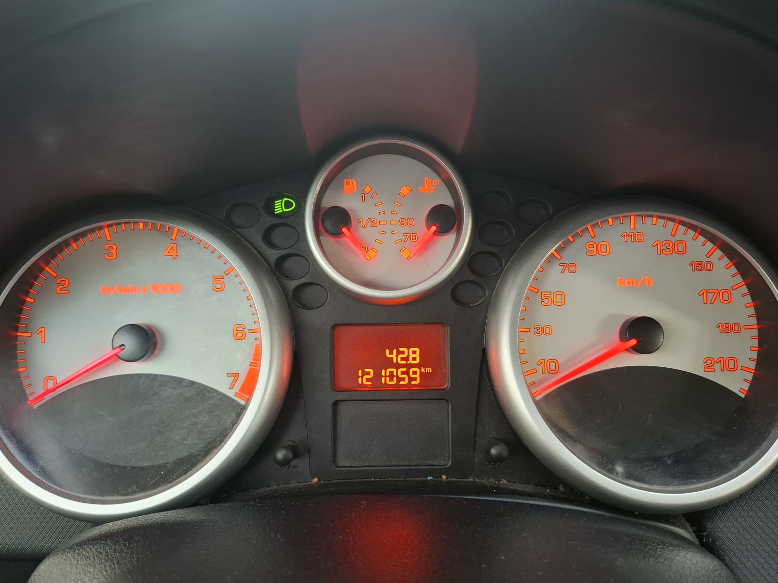 Peugeot 207 1.4 i, 8v, VRHUNSKI ! SAMO 121000 KM, POTVRDA !, fotografija 4
