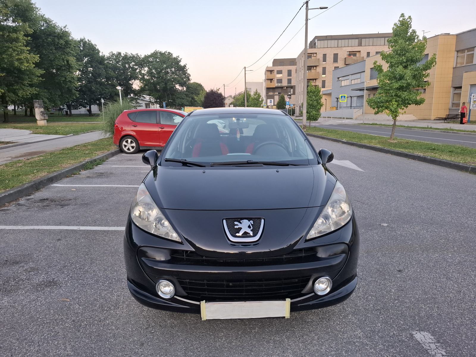Peugeot 207 1.4 i, 8v, VRHUNSKI ! SAMO 121000 KM, POTVRDA !, fotografija 5