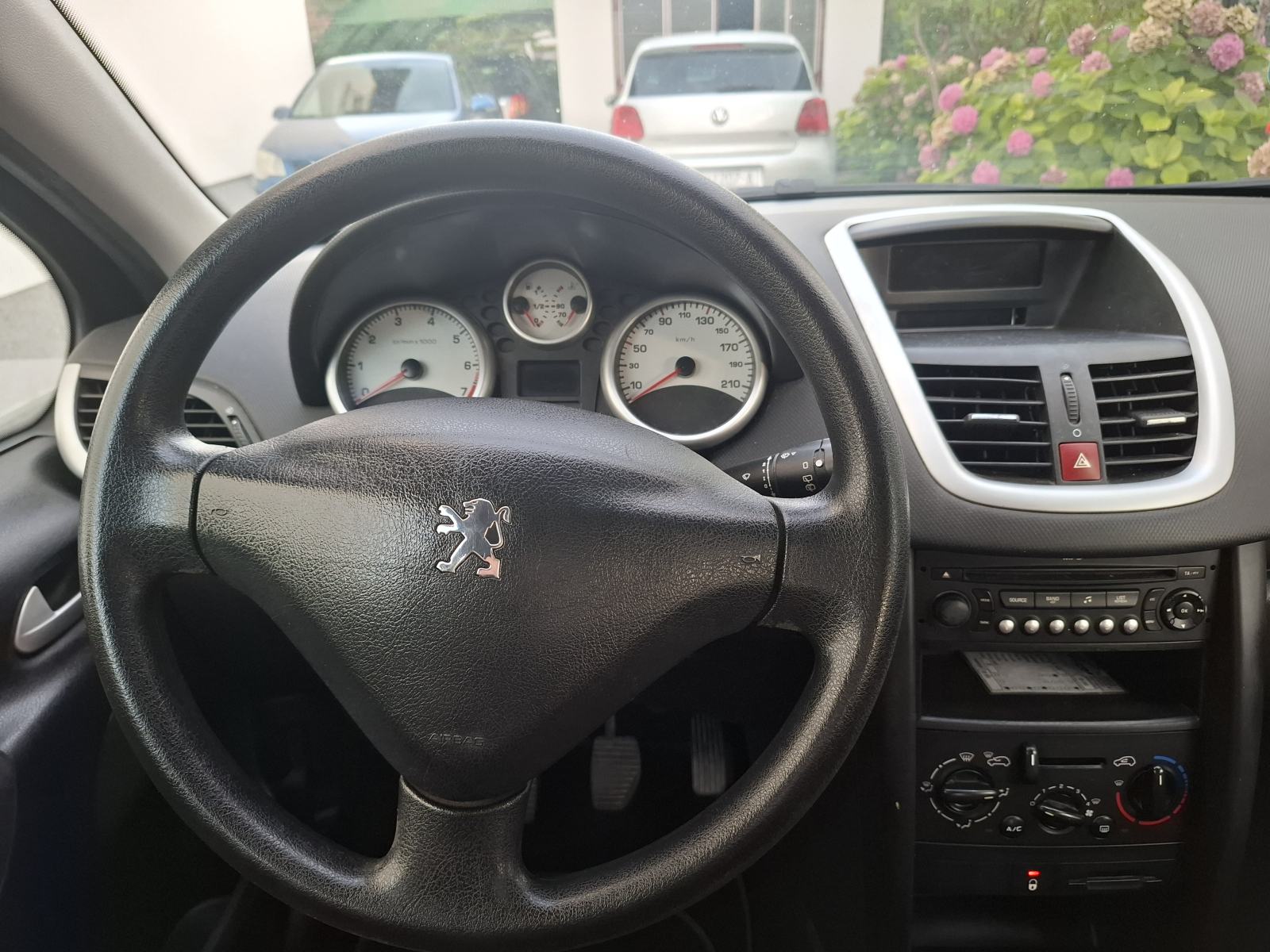 Peugeot 207 1.4 i, 8v, VRHUNSKI ! SAMO 121000 KM, POTVRDA !, fotografija 6