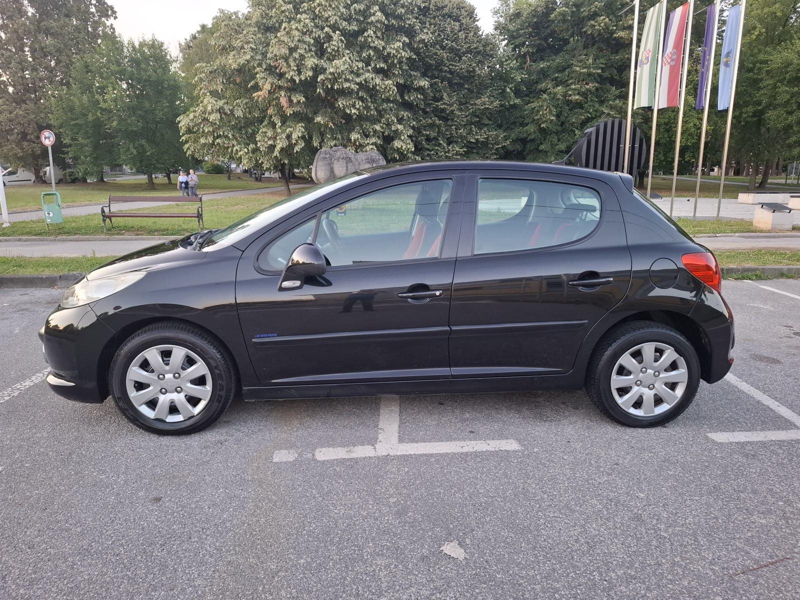 Peugeot 207 1.4 i, 8v, VRHUNSKI ! SAMO 121000 KM, POTVRDA !, fotografija 1