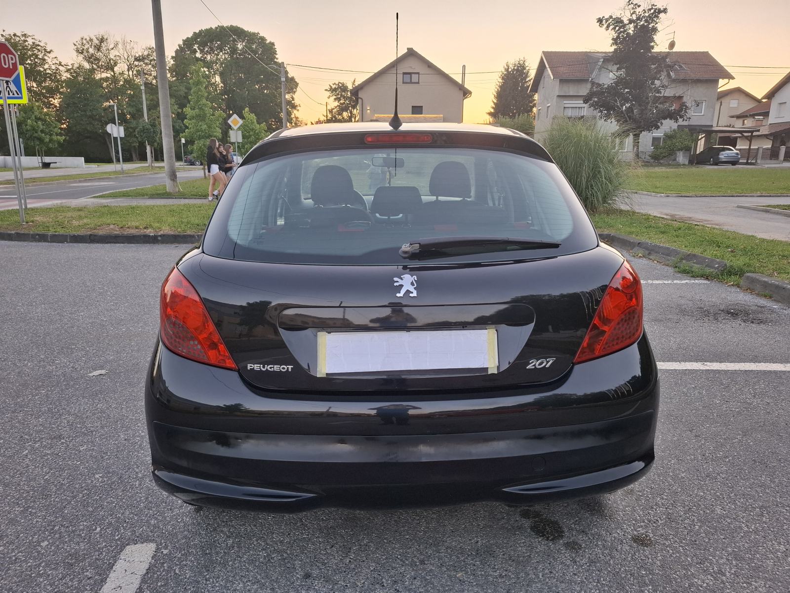 Peugeot 207 1.4 i, 8v, VRHUNSKI ! SAMO 121000 KM, POTVRDA !, fotografija 13
