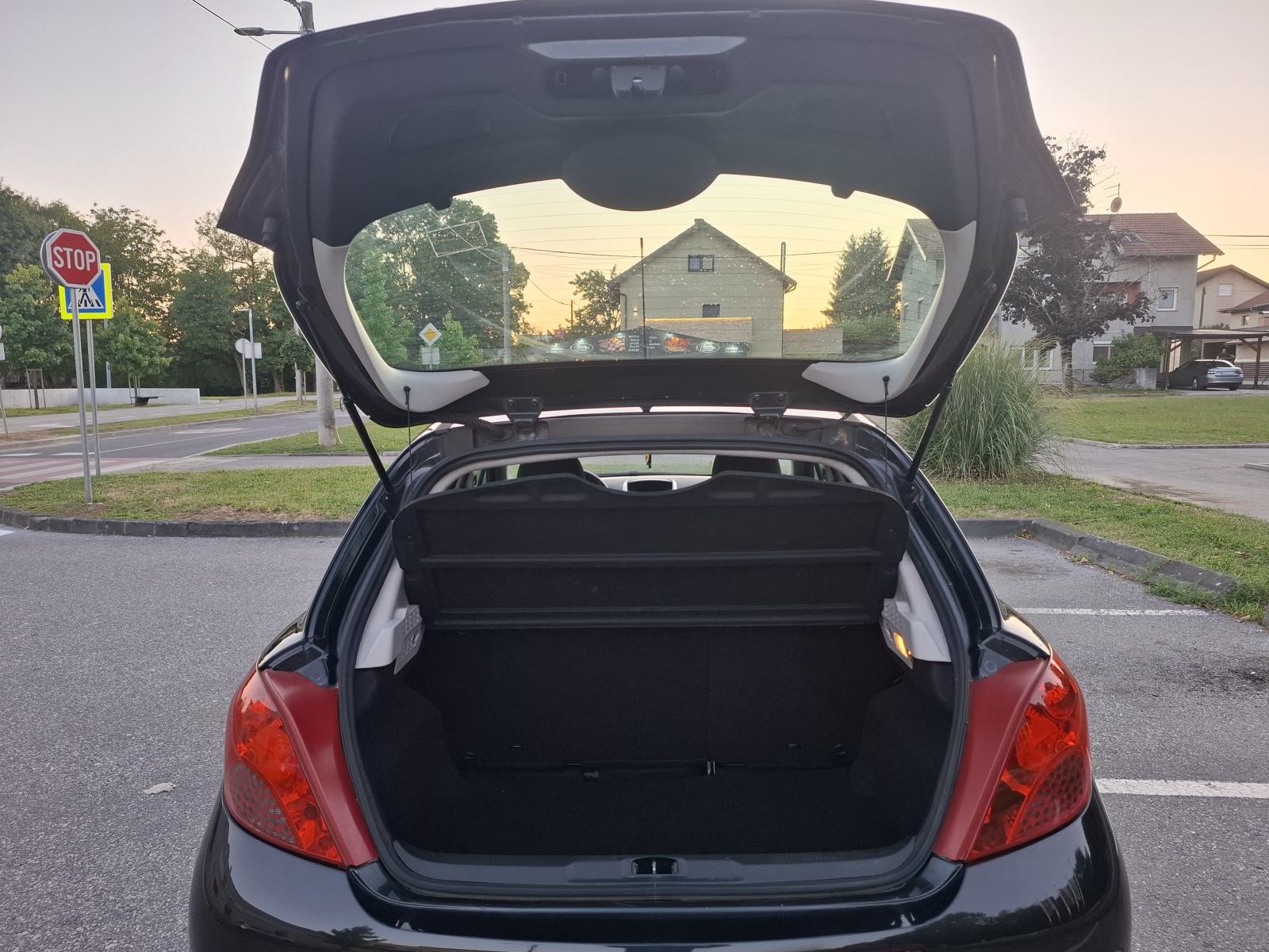 Peugeot 207 1.4 i, 8v, VRHUNSKI ! SAMO 121000 KM, POTVRDA !, fotografija 14