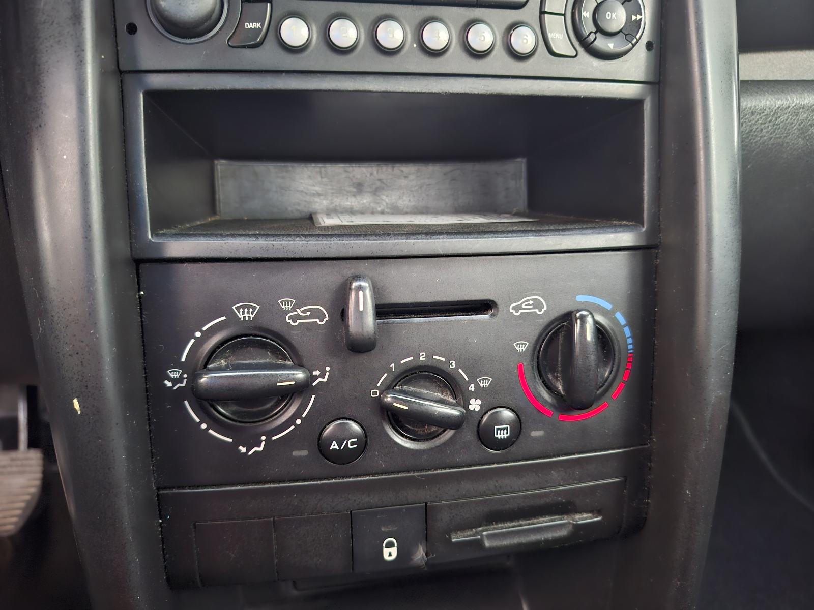 Peugeot 207 1.4 i, 8v, VRHUNSKI ! SAMO 121000 KM, POTVRDA !, fotografija 16