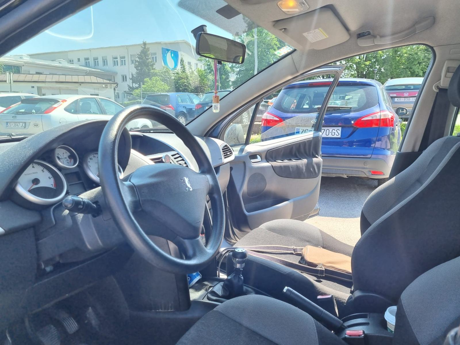 Peugeot 207 1,4 registriran 08/2027, fotografija 3