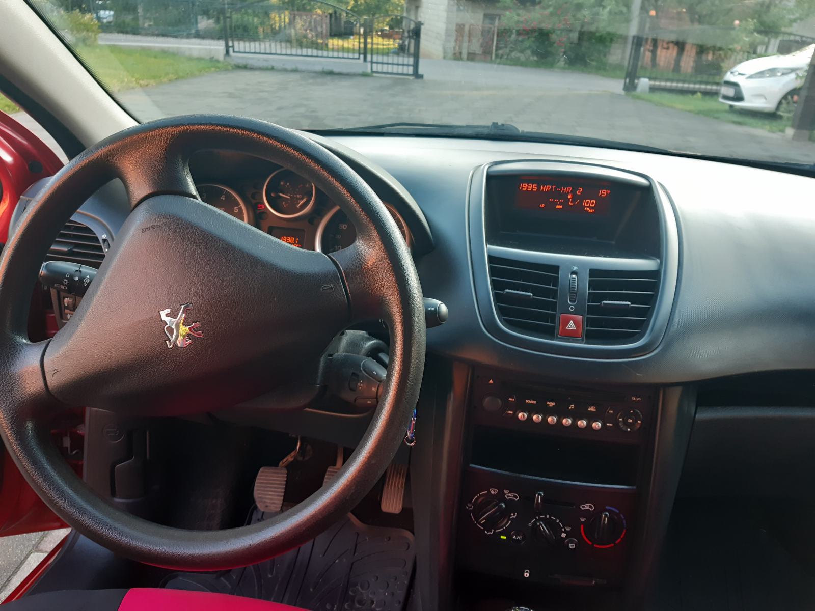 Peugeot 207, besprijekorna tehnička ispravnost, klima, reg. 02/2027., fotografija 8