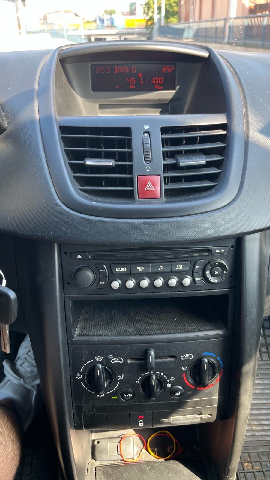 Peugeot 207 1,4i 76,000KM, 1.VL, KLIMA, 5 VRATA, KARTICE, ZAMJENA, fotografija 8