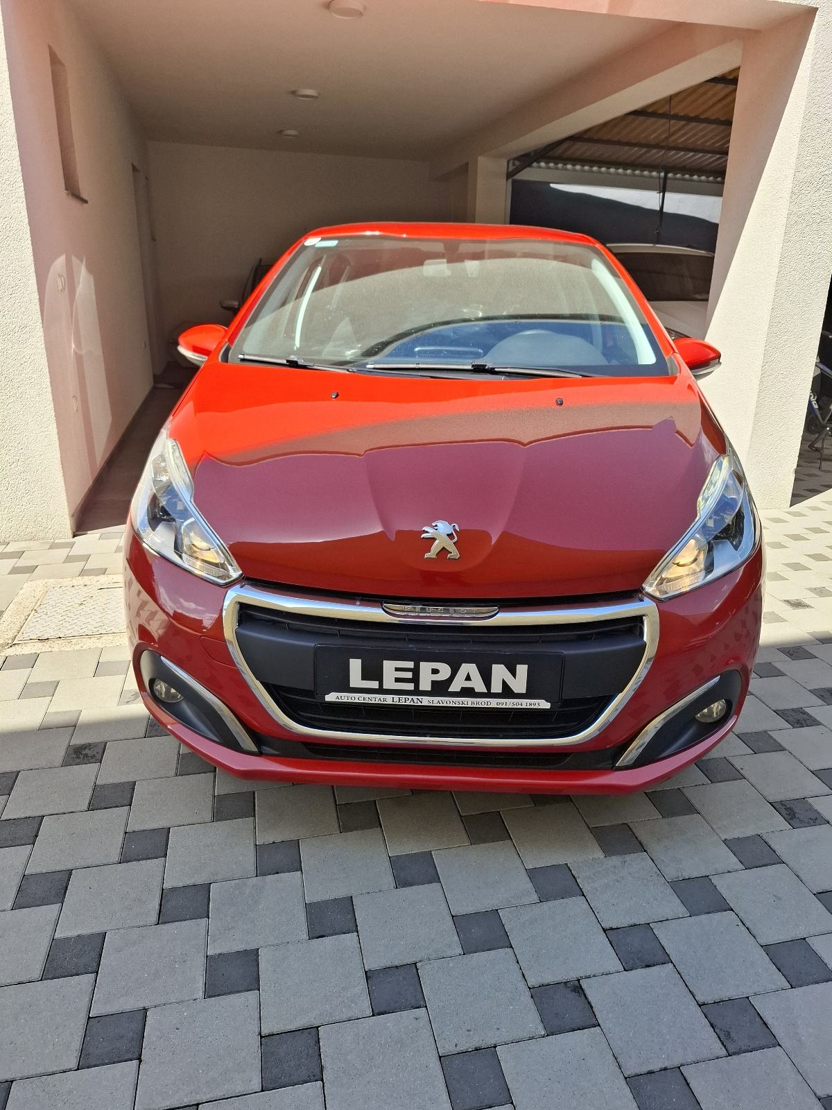 Peugeot 208 1 2 PureTech SERVO KLIMA 2016god JAMSTVO NA IME KUPCA, fotografija 3