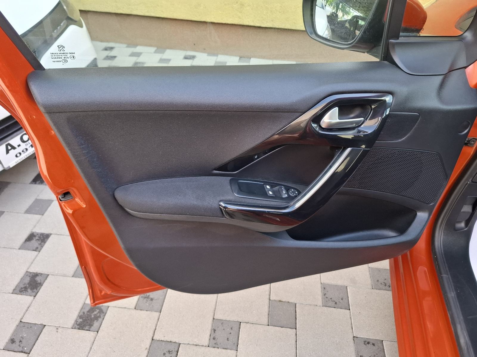 Peugeot 208 1 2 PureTech SERVO KLIMA 2016god JAMSTVO NA IME KUPCA, fotografija 14