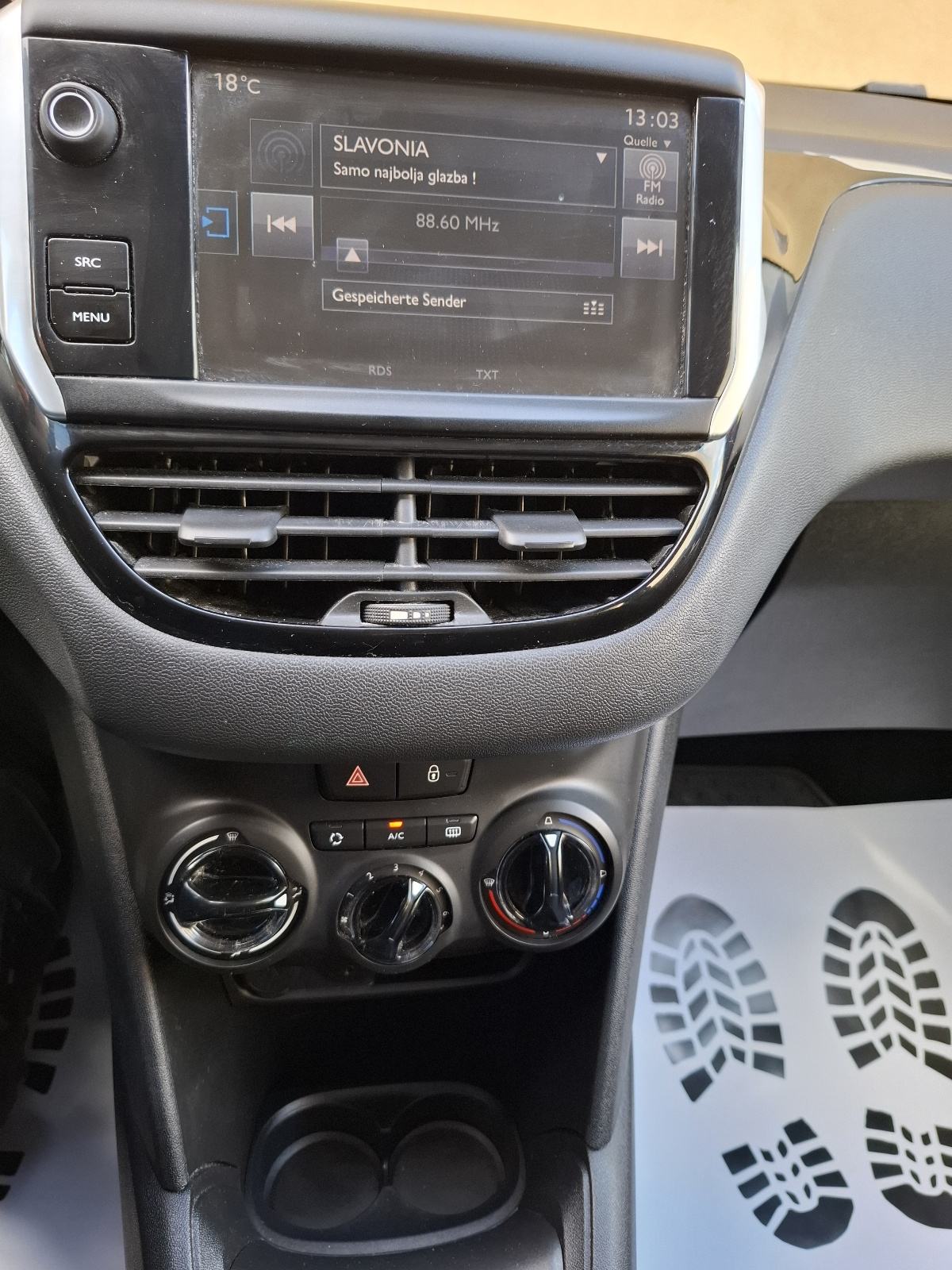 Peugeot 208 1 2 PureTech SERVO KLIMA 2016god JAMSTVO NA IME KUPCA, fotografija 16