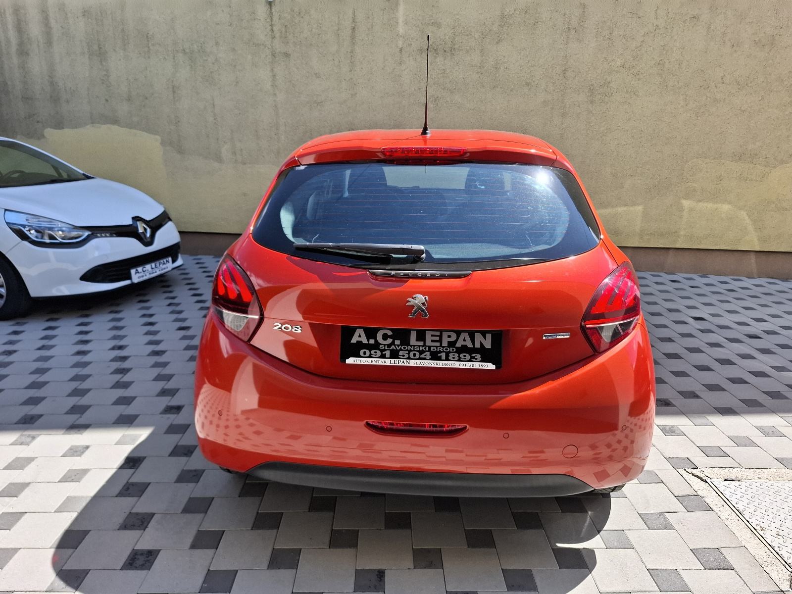 Peugeot 208 1 2 PureTech SERVO KLIMA 2016god JAMSTVO NA IME KUPCA, fotografija 8