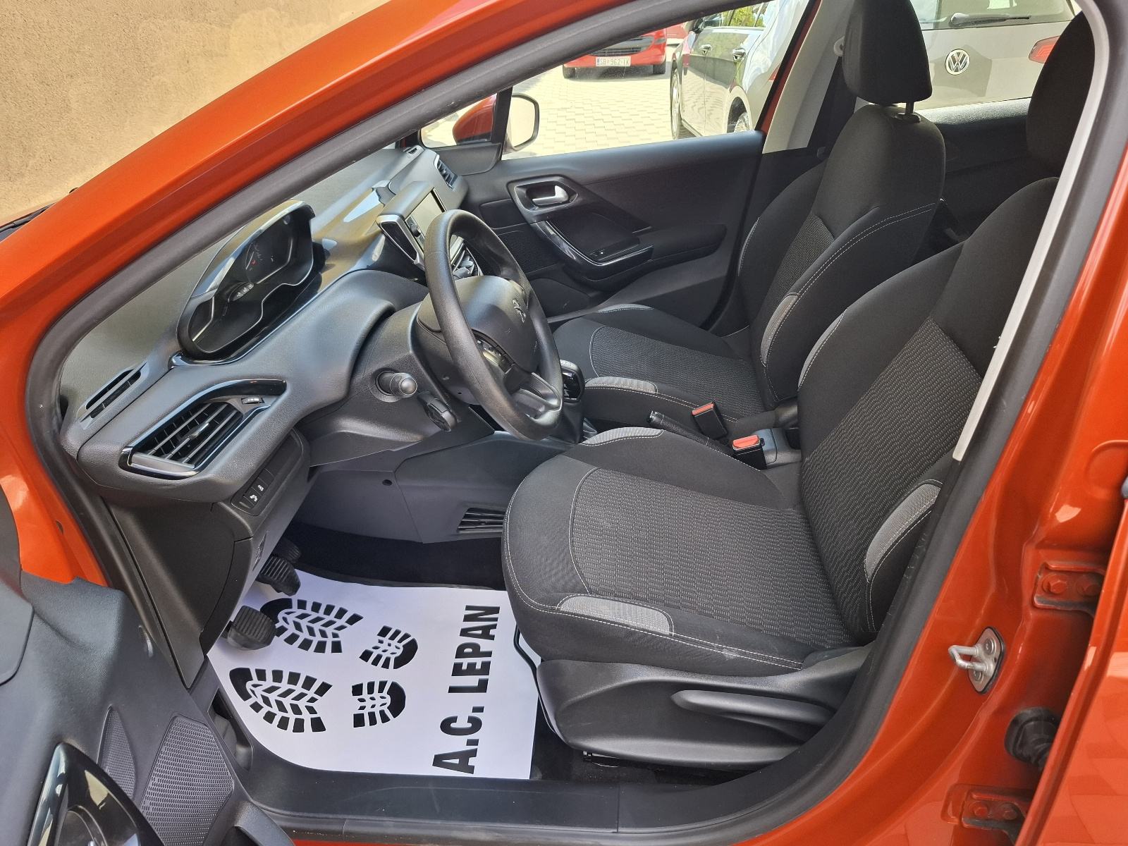 Peugeot 208 1 2 PureTech SERVO KLIMA 2016god JAMSTVO NA IME KUPCA, fotografija 9