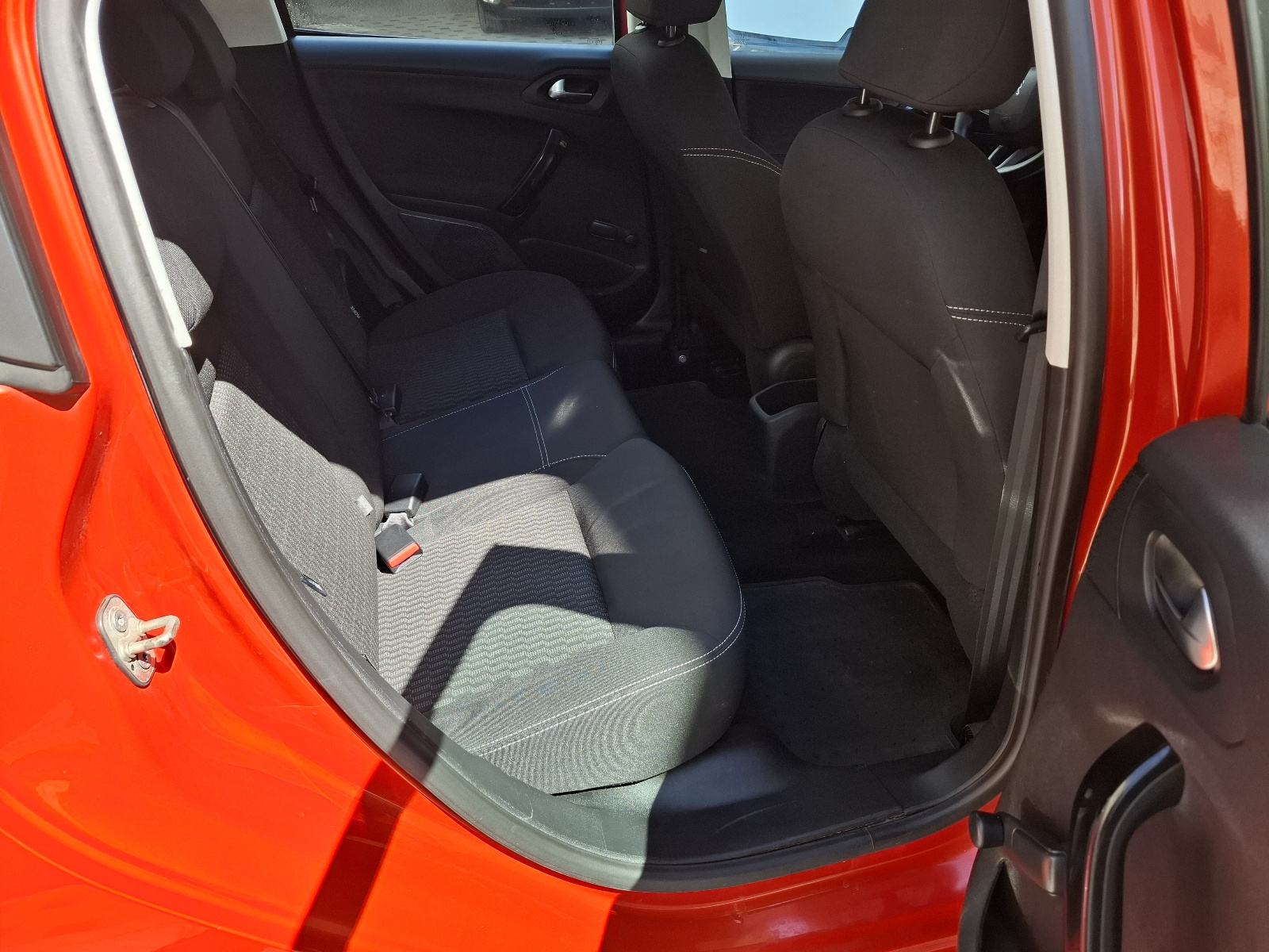 Peugeot 208 1 2 PureTech SERVO KLIMA 2016god JAMSTVO NA IME KUPCA, fotografija 12