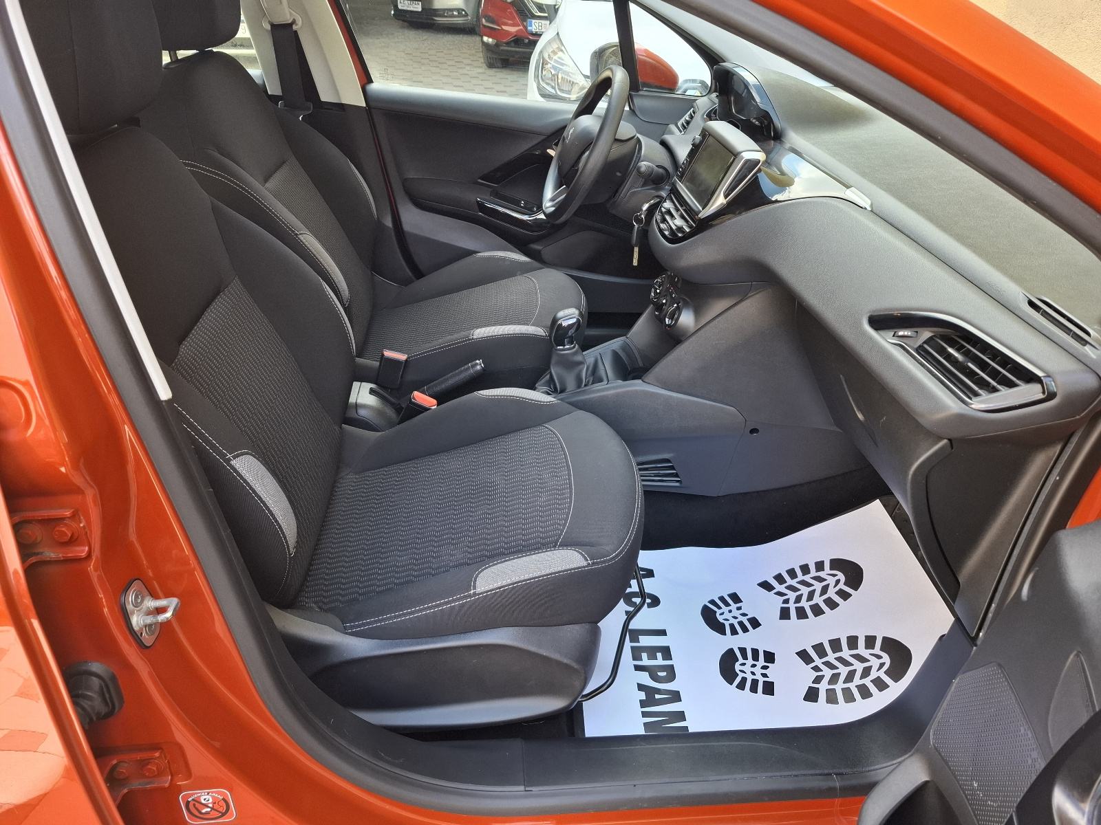 Peugeot 208 1 2 PureTech SERVO KLIMA 2016god JAMSTVO NA IME KUPCA, fotografija 10
