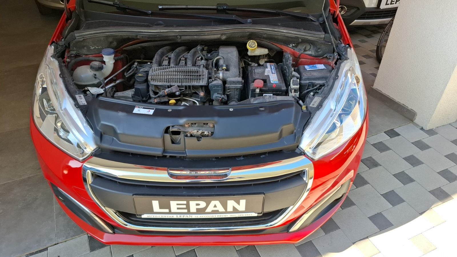 Peugeot 208 1 2 PureTech SERVO KLIMA 2016god JAMSTVO NA IME KUPCA, fotografija 19