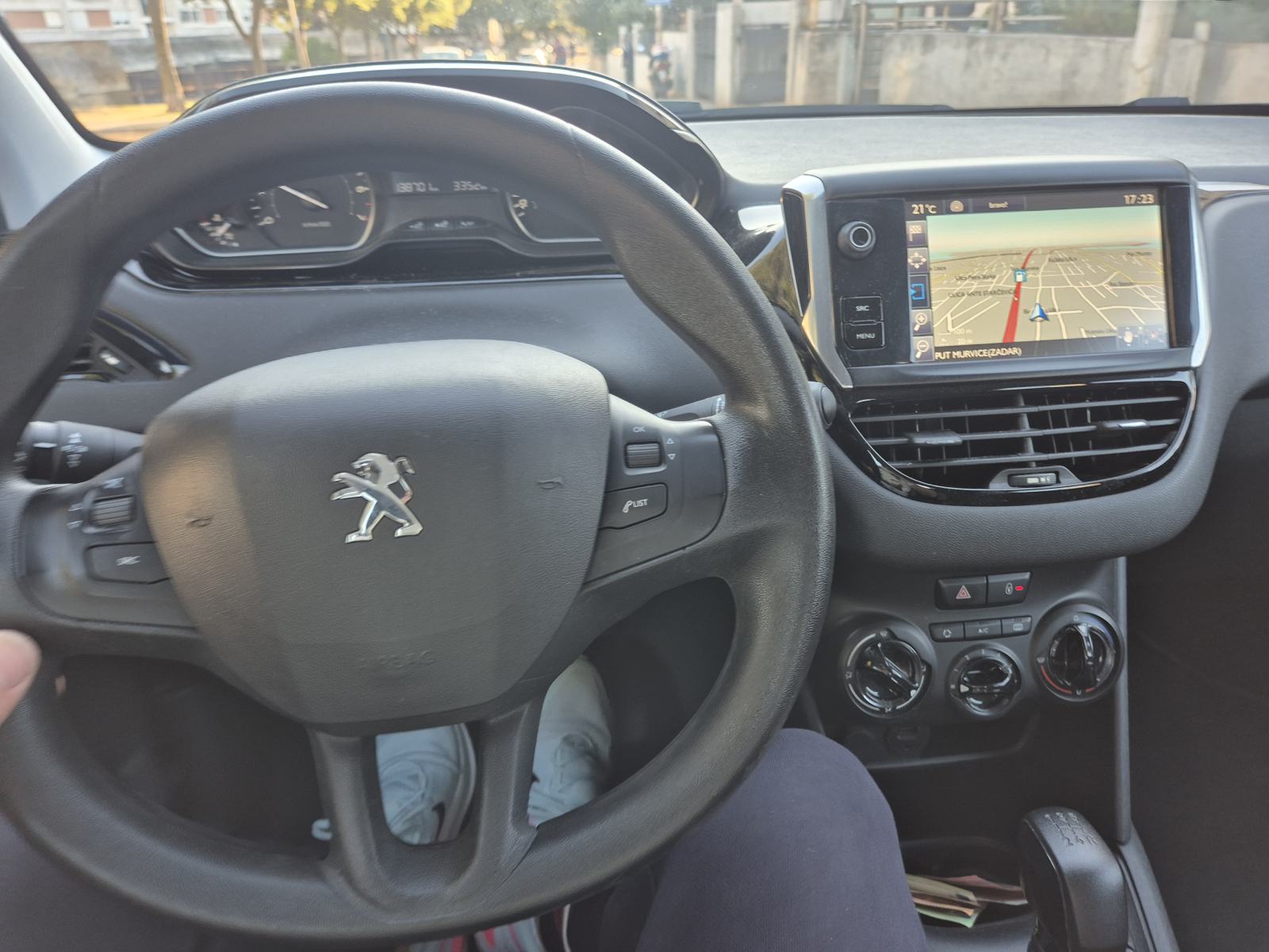 Peugeot 208 1,0, fotografija 3