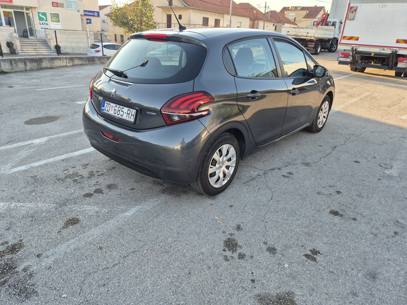 Peugeot 208 1,0, fotografija 6