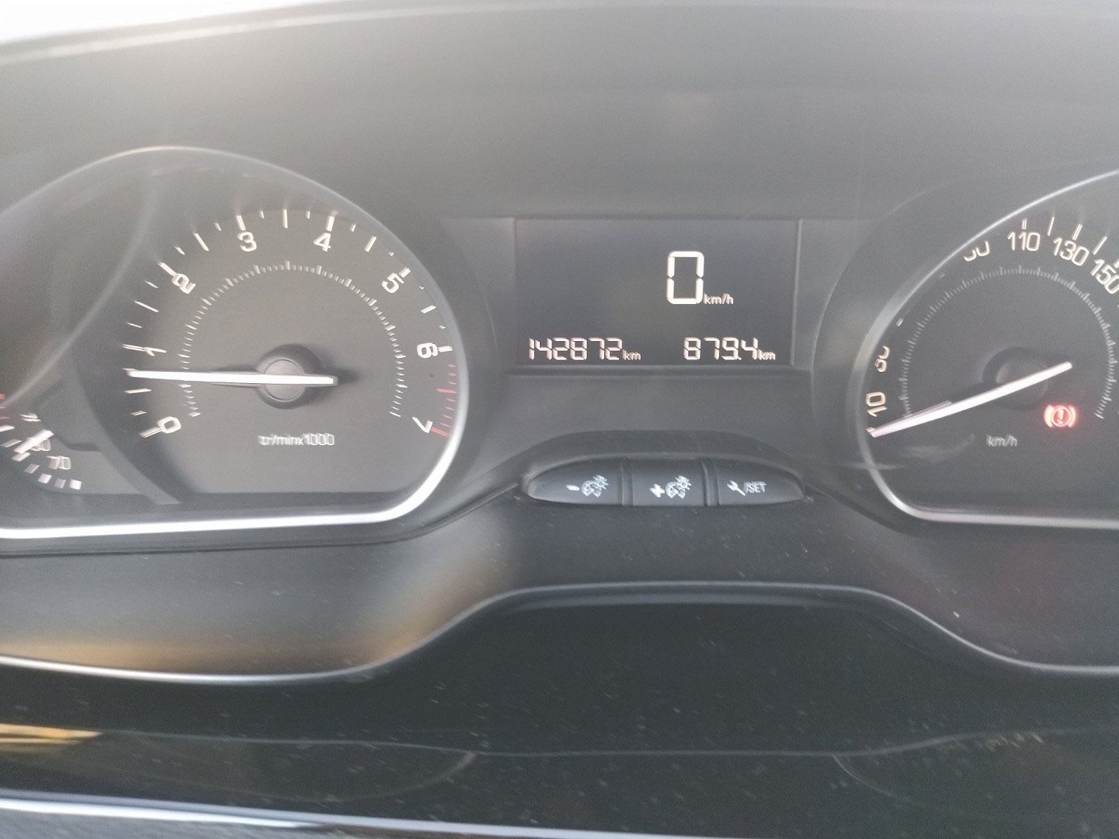 Peugeot 208 1,0, fotografija 2