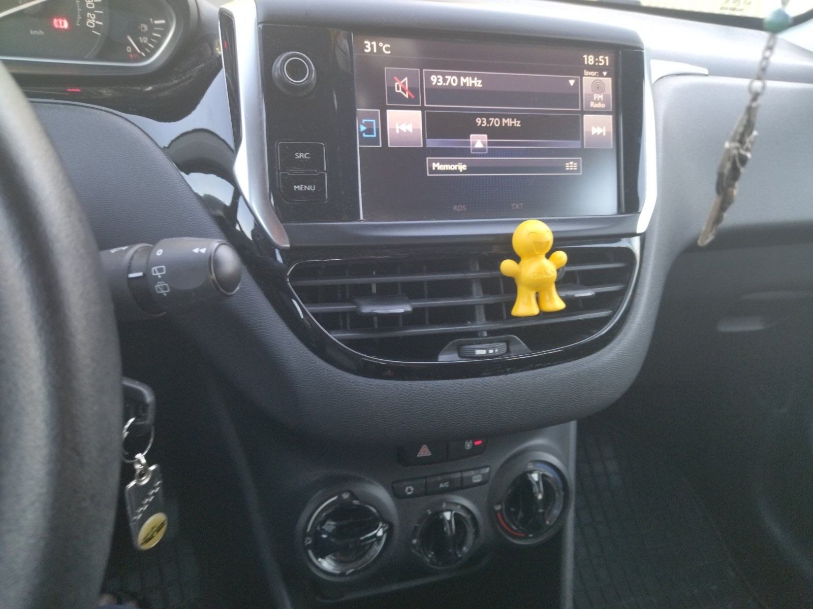Peugeot 208 1,0, fotografija 4